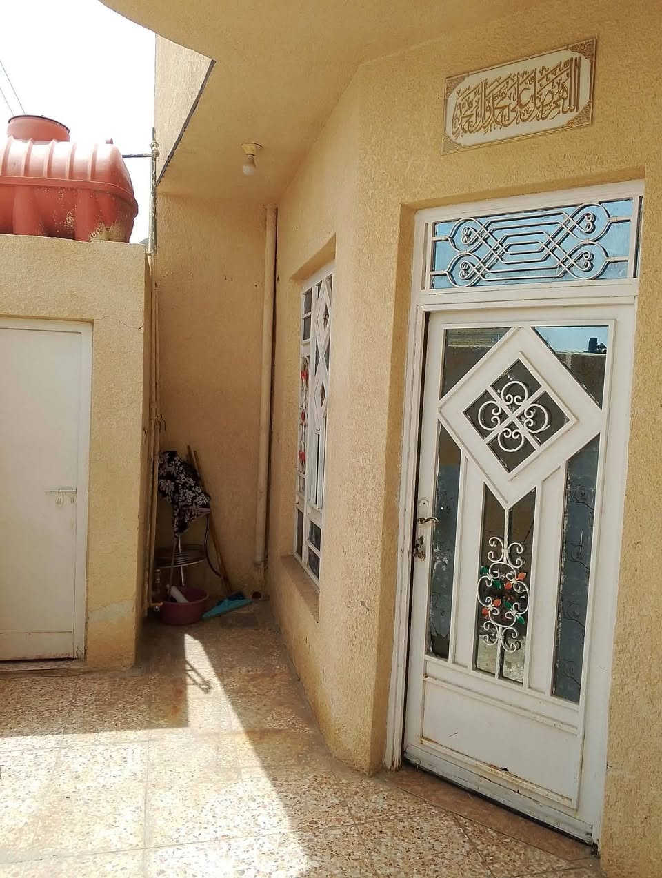 🔰♦️ مشتمل سكن للبيع ( موقع مميز )♦️🔰 
                    
♦️ الــمنطقة : زين القوس ، شارع المنتزه 
 
♦️ الموقع :  على شارع 20 وحديقة #خدمات_كاملة

♦️ الــمسـاحــة  : 100م  مربع 
 
♦️يتكون من طابق ونص♦️

⭐يحتوي الطابق الاول  ⭐
 🌿  استقبال  - 🌿مطبخ   - 🌿هول
🌿غرفة نوم  -🌿  ومجموعة صحيات عدد 2

 
⭐يحتوي الطابق الثاني ⭐
🌿هول - 🌿 غرفة نوم

التفاوض مع صاحب الدار حصراً 

💸السعر 💸
92 مليون وقابل للتفاوض
************************************

❌لــمــعــرفـــة الــمــزيــد ❌
الاتصال على :
📱***********📱

✨🔥مــلاحـظـة 🔥✨
مستعدوووون لعرض كافة العقارات للي يرغب بيع البيت او القطع 💁🏡
