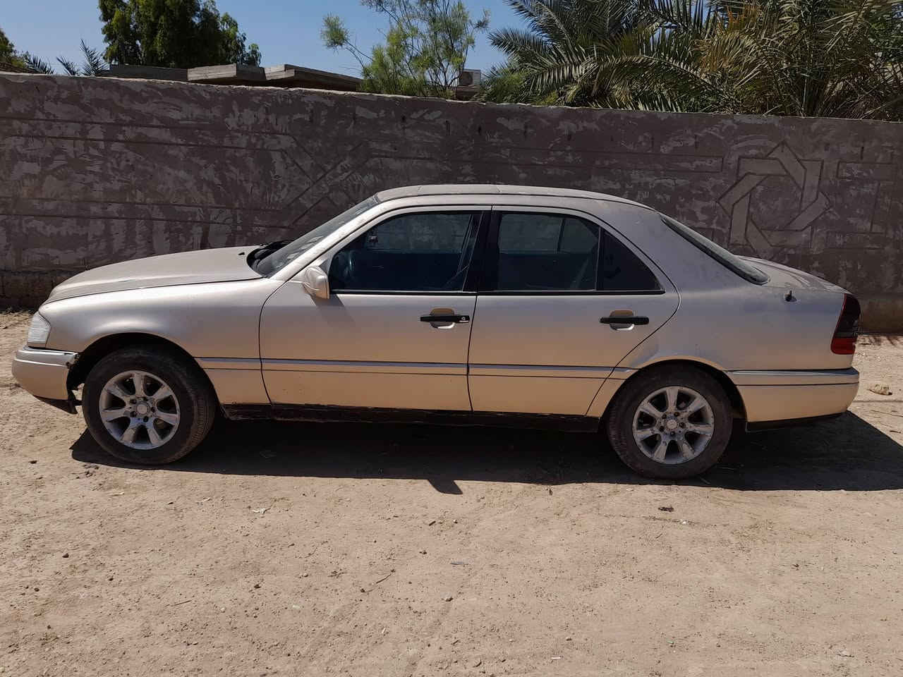 سياره مارسيدس موديل  95 محور ياباني للبيع رقم بغداد ألماني  عنوان  بغداد   حي النصر    ***********
