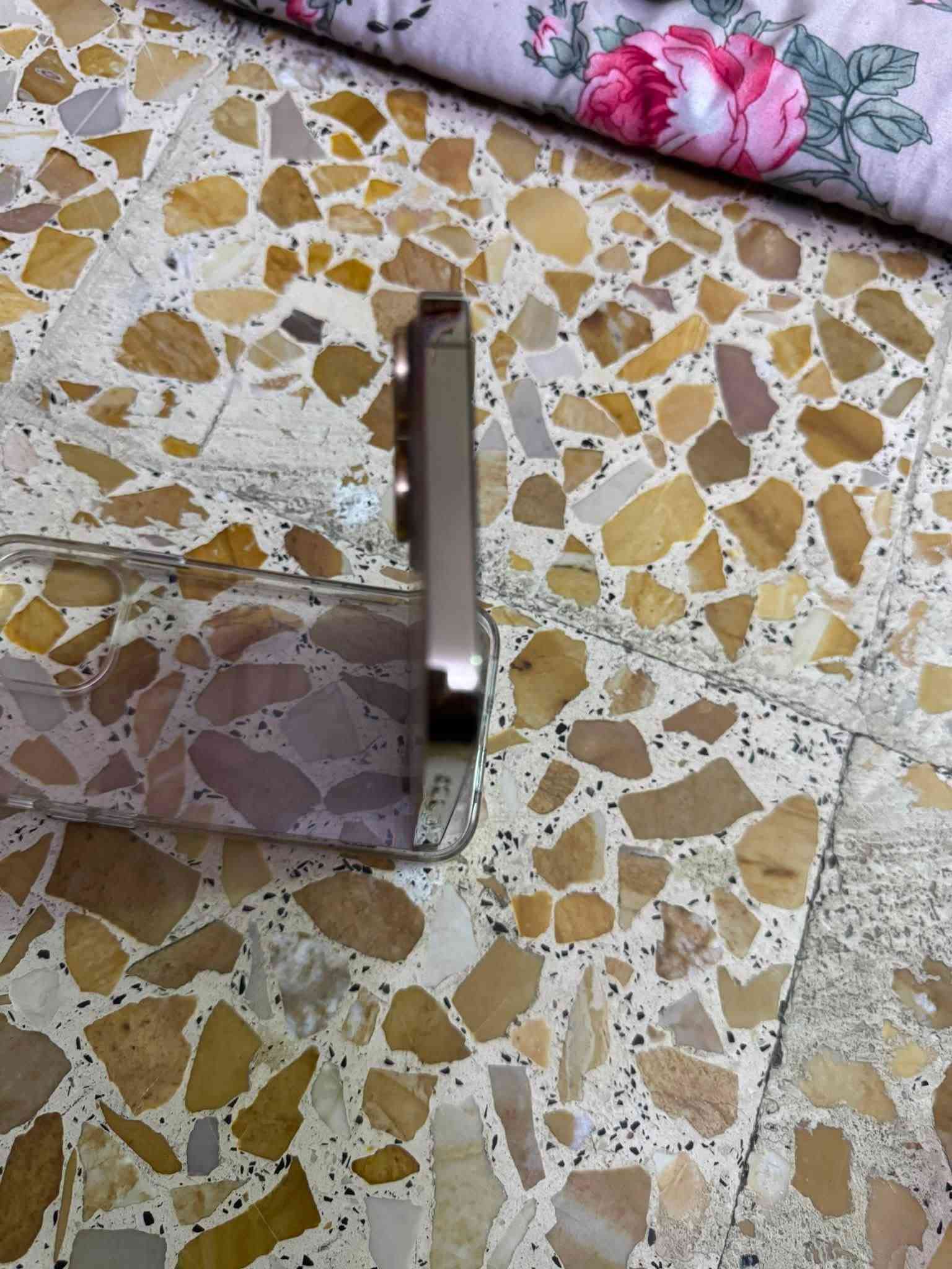 ١٣ ابر ماكس بدل شاشه من ابل الاصيل الذكراة ٥١٢ البطاريه ٨٨ لتليفون جديد النضفه ١٠٠بل ١٠٠ السعر ٦٥٠ لف المكان بغداد مدينه الصدر ***********

نص مكتوب في الصور:
- ٨:٢١
- القطع والخدمة
- تجمع Apple سجل تاريخ القطع والخدمة، وهذا السجل يعرض معلومات عن هذا الـ iPhone وحالته وتفاصيل إصلاحه. معرفة المزيد...
- سجل تاريخ الخدمة
- الشاشة
- أصلية
- حول الاسم iPhone إصدار iOS 26.6.1 اسم الطراز iPhone 13 Pro Max رقم الطراز MLED3LL/A الرقم التسلسلي FCMCW3T0VG سجل تاريخ القطع والخدمة الأغاني الفيديوهات الصور السعة ٥١٢ غ.ب. متوفرة ٤٩٦,٢٥ غ.ب. عنوان Wi-Fi E8:5F:02:A9:82:D1