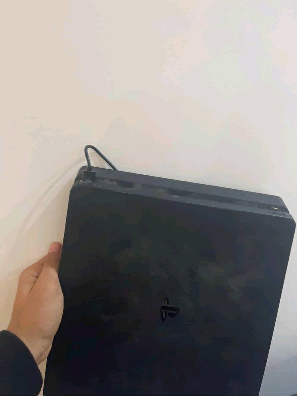 بلي فور مهكر سلم للبيع وياه اثنين يدات و قطعه هكر اضافي فيشه هذا سعره وبي مجال قليل توصيل ماكو