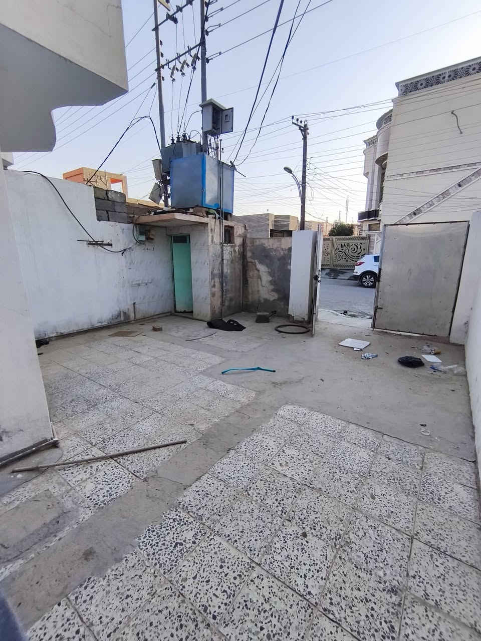 [[بسم الله الرحمن الرحيم]]
    🏡     🏘      🏚 

#يوجد_مشتمل_طابق_ونص_للبيع 

#العنوان  الفلوجة 
#منطقة حي الشهداء مقاطعة لـ 7 الاف قرب جامع المرسلين

✅ المساحة :  125م  
🏞️ الوجة : 6م وربع 
✅ نزال : 20م

غرف2
استقبال 
صالة 
مناور 
مطبخ
صحيات 
الارضية كاشي + صب
  
                       #بناء 🧱 : طابوك
      
          #شارع 🏞️⬆️⬆️ : 12م  كامل الخدمات  

  #السعر_محدد_من_قبل_البائع 
           
        ⚖️⚖️   نوع الملك : طابو صرف تحويل مباشر  🏙 
        
            #سعر💸 : 65 مليون وبي مجال قليل
__________________________________

للأستفسار⛔🖲️ : مراجعة 
🥇#مكتب_الرافدين_للعقار 🥇
العنوان شارع المنجزات تقاطع جامع التقوى مجاور محطة نمبر وان المركزية لغسيل السيارات مكتب الرافدين للعقار 🚗🚖
__________________________________

#ملاحظة//📋📑 اذا لديك عقار تريد تعرضة للبيع او تريد تشتري عقار قم بمراسلة الصفحة او اتصال على لارقام الموجودة+ واتساب
            
         #للأتصال_او_واتساب 📞  ***********
        #للأتصال_كورك.          📞  ***********

#بيع_وشراء_الدور_السكنية_والزراعية_العقارات_في_مدينة_الفلوجة #مكتب_الدوحه_للعقار_بيع_وشراء_العقارات_بسعر_مناسب
#عقارات_الانبار_الفلوجة
