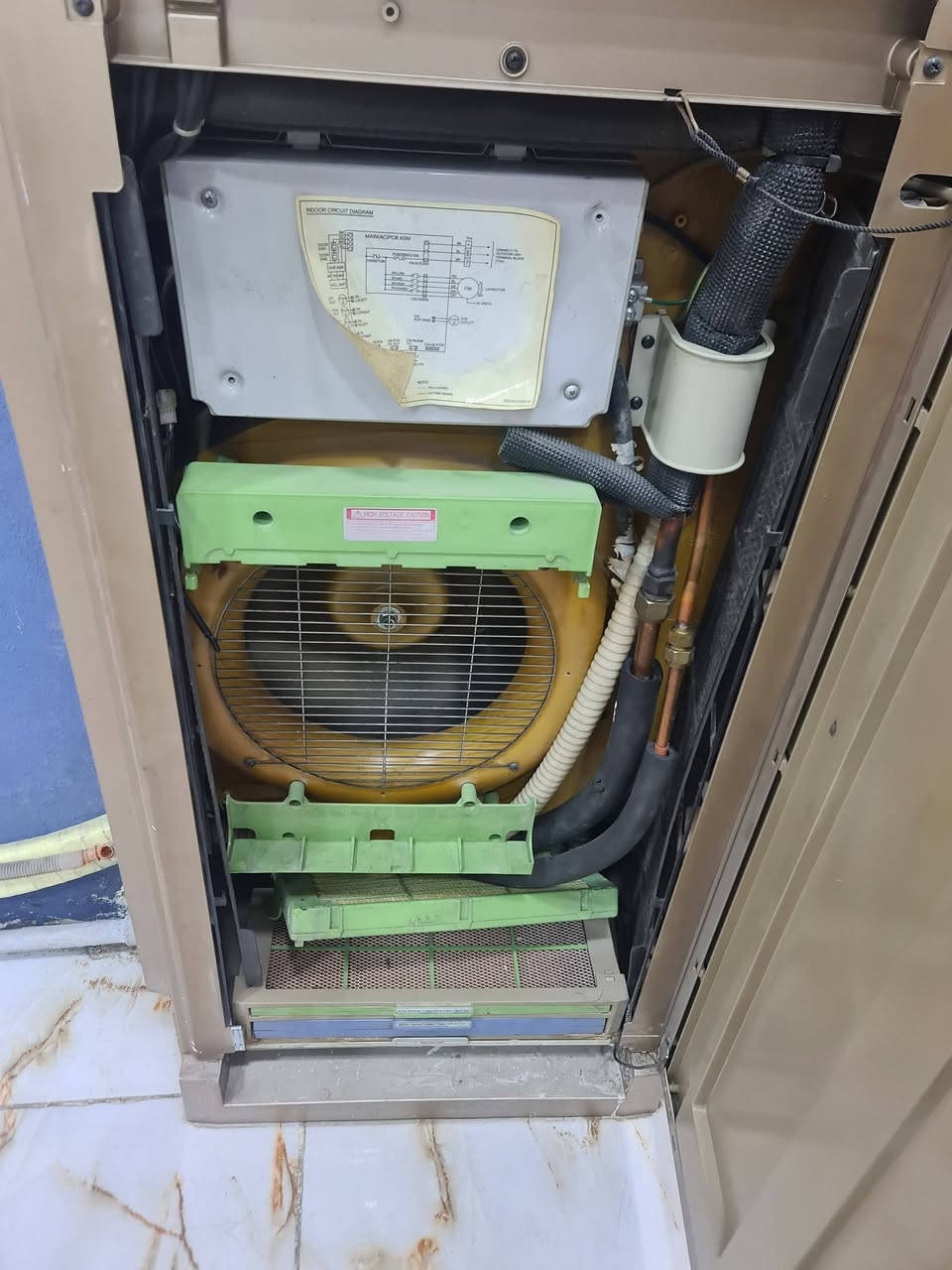 سبلت عمودي LG  ثلاثة طن
شرط الفحص والضمان 
موصل حي القاهرة 
***********
