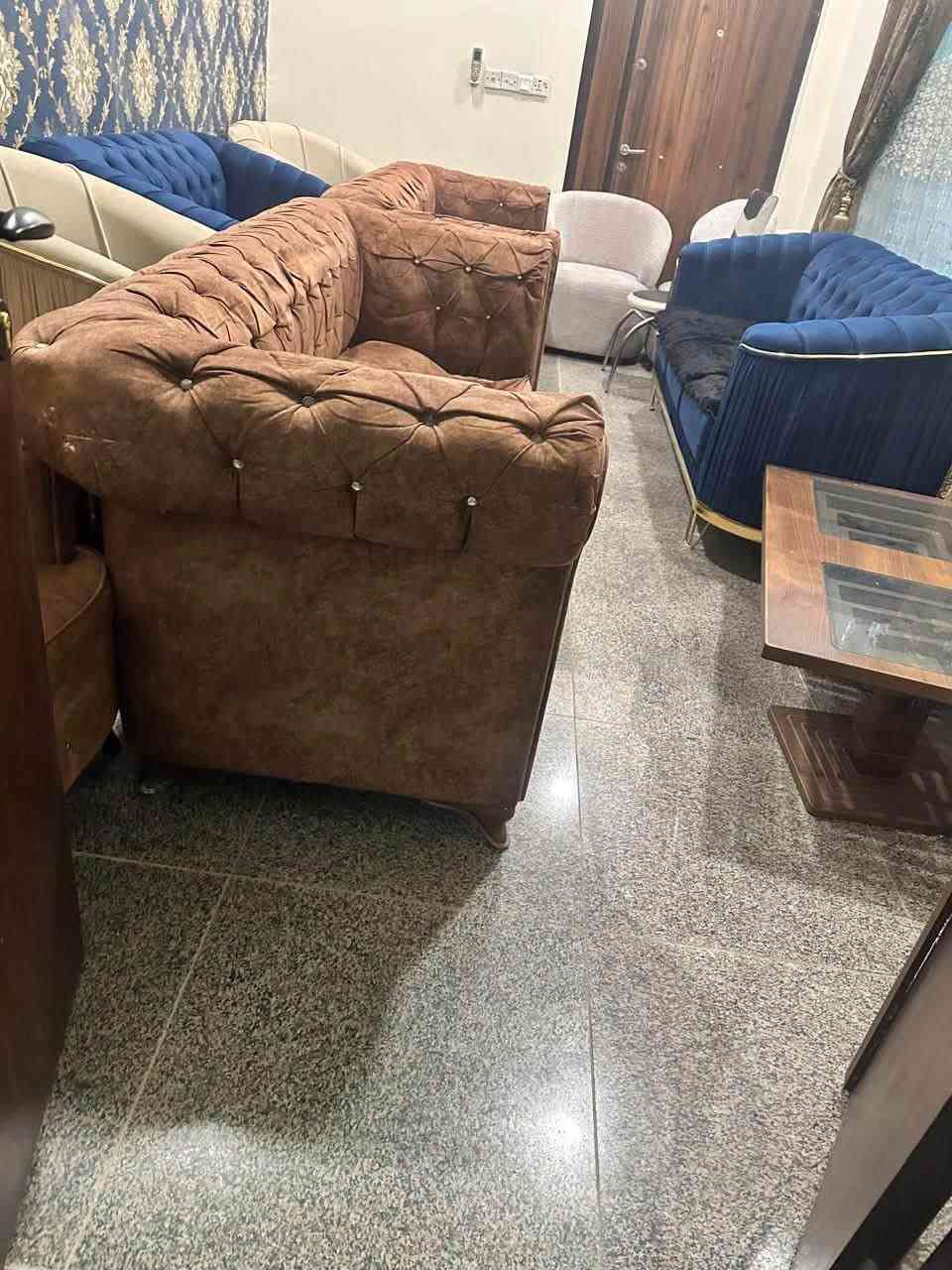 سلام عليكم قنفات ٨مقاعد للبيع محتاجة اسفنج للبيع ٣٠٠ الف 
***********

