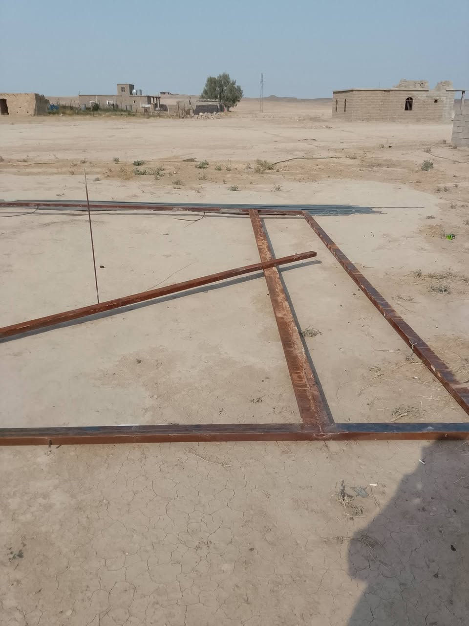 السلام عليكم 
سندويج مستخدم للبيع  11 قطعه طول القطعه 5 متر  المكان مفرق الشرقاط المجمعات للاستفسار ***********
