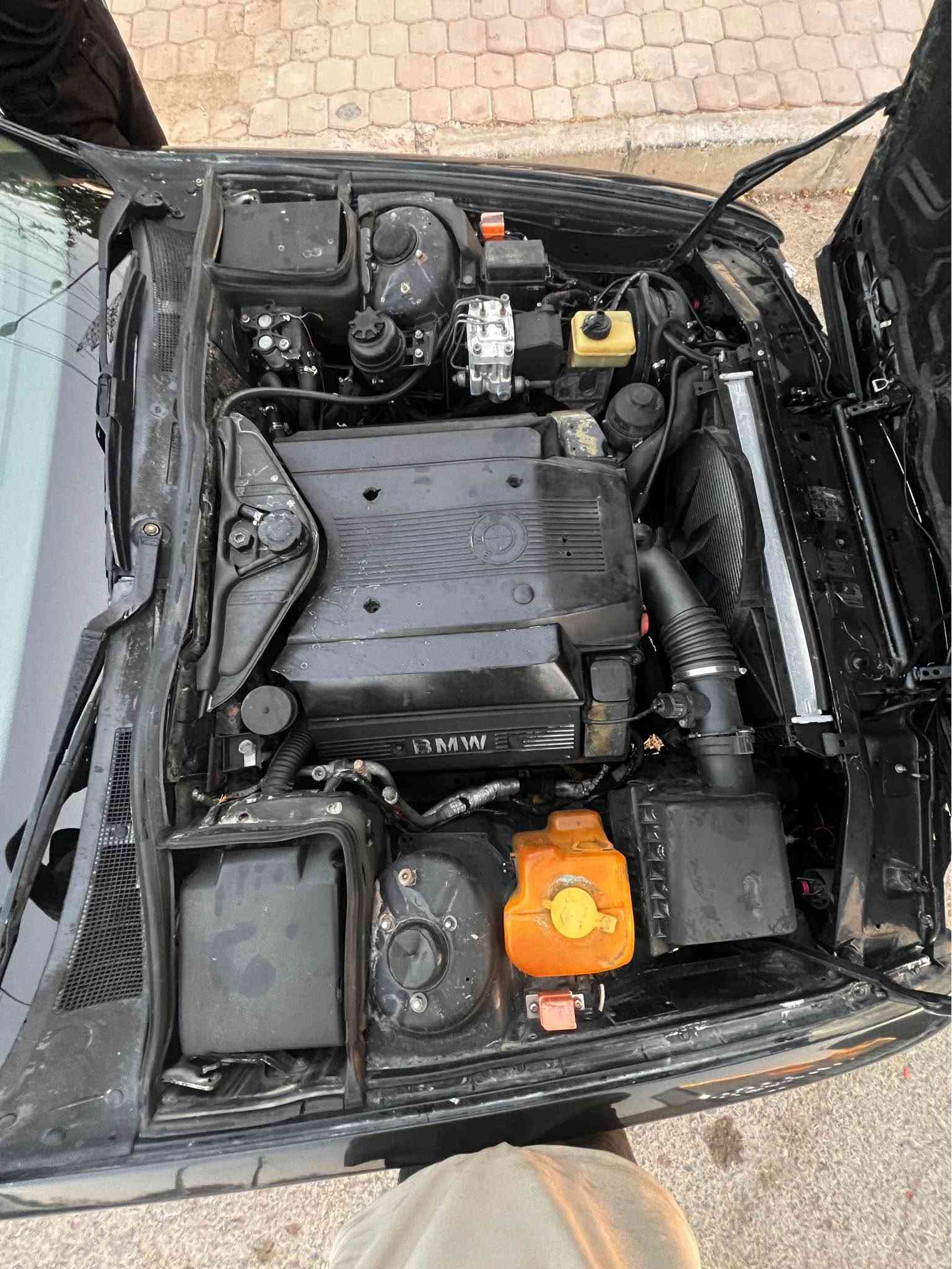 Bmw 730 krayta 40
Model 1993
V8
سندوقی هەیتی
عام لۆ جوانی
گێظ مەکینە تەبرید بەشەرت 
سعر ٥٣ وەرەقە و مەجال أربيل, العراق
