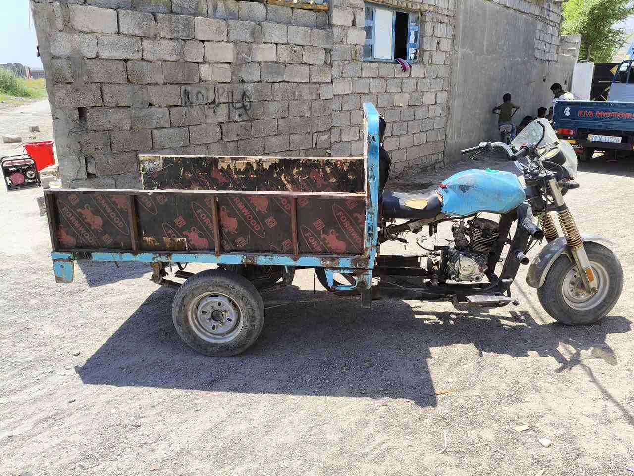 السلام عليكم
ستوته دايوان للبيع ستوته نضيفه 
كامله بدون نقص شغاله 
محرك دايوان 200cc  
ستوته كامله بدون اوراق مكفوله من سرقه 
مكاني:  بغداد التاجي يم سوك التاجي 
سعره:  550 وبيه مجال للطيبين
رقم + واتساب ***********
