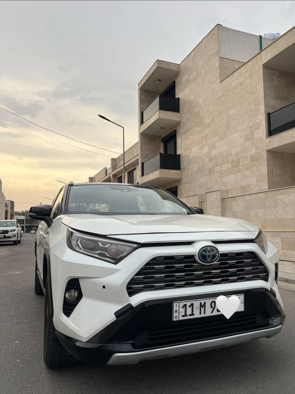 � للبيع | Toyota RAV4 XSE Hybrid 2021 🇺🇸

راف4 XSE هايبرد 2021 وارد أمريكي
🔹 محرك 2.5 هايبرد
🔹 قوة 219 حصان
🔹 AWD دفع رباعي
🔹 قير CVT
🔹 فئة XSE الرياضية
🔹 جنوط 18
🔹 فتحة سقف كهربائية
🔹 شاشة 8 إنچ
🔹 Apple CarPlay + Android Auto
🔹 مقاعد SofTex
🔹 تكييف أوتوماتيك ثنائي المناطق
🔹 إضاءة LED
🔹 مثبت سرعة متكيف + أنظمة Toyota Safety Sense 2.0
🔹 شنطة كهربائية
🔹 اقتصادية جداً بالوقود — حوالي 40 MPG مجمّع حسب تقدير EPA. 
السعر:225$وبيه مجال بسيط
للمراسله ***********
