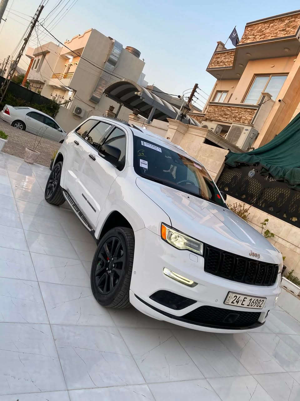 للبيع جيب سومت فول فول لمتدكلين موديل 2019  موصفات بنرامه رادار امامي رادار جانبي حساسات امامي وخلفي كشنات غزن حار وبارد جنطه كهرباء دمام بلصندوق كهربائي توقف داتي جكات داخل قرميدي امرايات شفط جاملغ خلفي بي صبغ شبرين وصدوك هم بي شبرين  سياره مال بيت حلو جديد رقم جديد وشمالي مكاني كركوك اربيل وسعر 258قفل قفل***********//////***********

