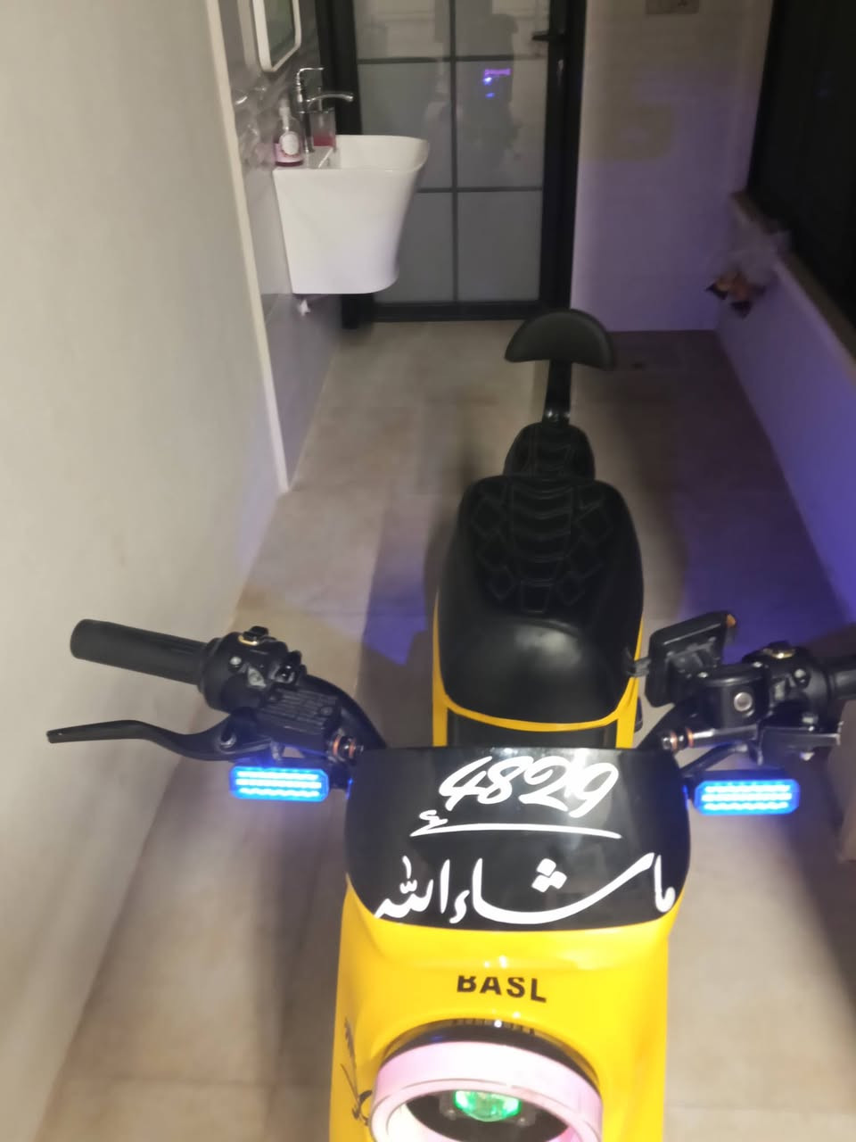 السلام عليكم هاي للبيع ار 9 وهذا الرقم ***********  والمكان الموصل السعر 530 وبي مجال
