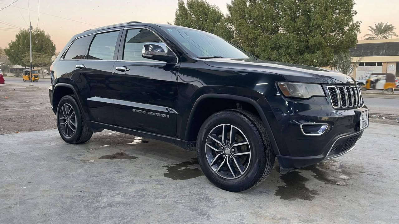 سلام عليكم جيب المت شيروكي 2018فول مواصفات ما عدا الفتحه حادث امريكا مصلح اخو الجديد سعرهه 200وبيهه مجال بسمي ***********
