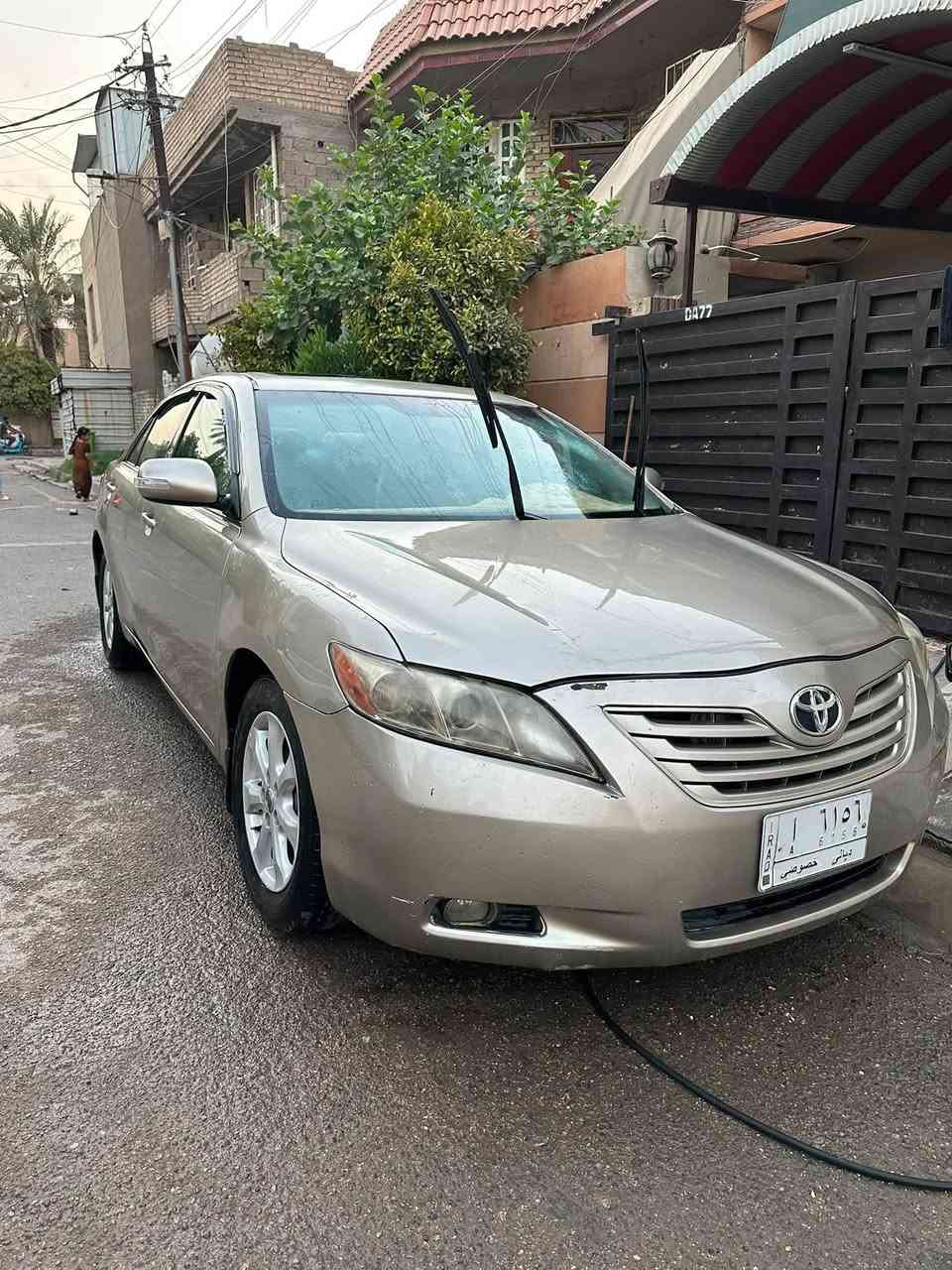 السلام عليكم  كامري ٢٠٠٩ وارد امريكي فول مواصفات  كشن كهرباء  اشاير بالمري  فتحة  حساسات خلفية  كامرة دوارة  شاشة  مانع انزلاق  لايت زنون  كير ومكينة مكفولات  حادثهة جاملغ عكس السايق وباب السايق مبدلة  والسيارة مصبوغة عام  رقمهة ديالى وموجودة ببغداد بالدورة  ***********  سعرهة ٨٣ ورقة وبيهة مجال بسيط.
