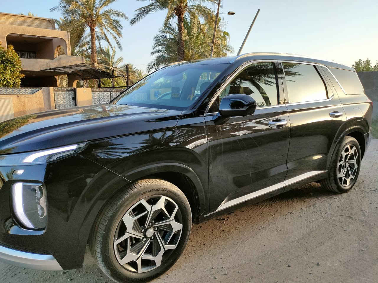 السلام عليكم ورحمه الله وبركاته
هيونداي باليسايد موديل 22 فئة كالكرافي أعلى فئة تجي  
السيارة رقم بغداد بأسمي إني مستوردها ماشية 50 ألف ميل .. حادثها دعامية أمامية واجه بيها من أمريكا قطعة تبديل وقطعتين كلير  .. السعر 248 ورقة وبيها مجال بسيط بيع فقط بدون مراوس للاستفسار ***********
