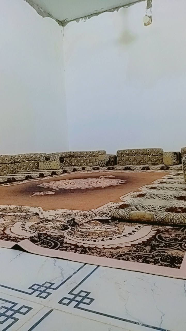بيت زراعي بحي الاندلس 
مساحته ٢٥٠ غرفتين وديوان ومطبخ وحديقه وحمامات داخليه وخارجيه وباقي من القطعه  تكدر تسوي غرف او بيت ثاني كهرباء زينه ماء خطين البيت سندويش والحمامات الخارجيه مسلح مع انتنات فوق البيبان السعر ٣٥ وبي مجال للاستفسار *********** مكلفه بالنشر
