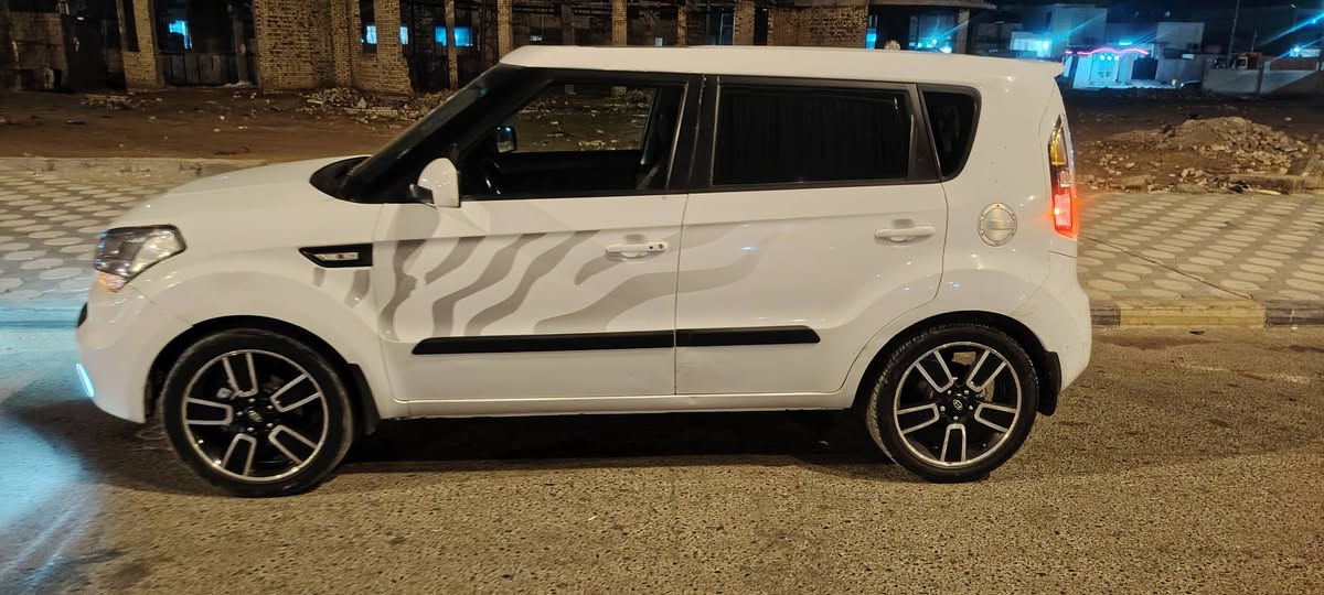 السلام عليكم كيا سول ٢٠١١ رقم بغداد سنويه ل٢٠٣٠ بسمي وارد امريكي حادثه جاملغ وبنيد صورالحادث موجودات سياره جاهزه ماعده التبريد عطلان مكاني ميسان  للستفسار اتصل *********** مامتواجد بلفيس
