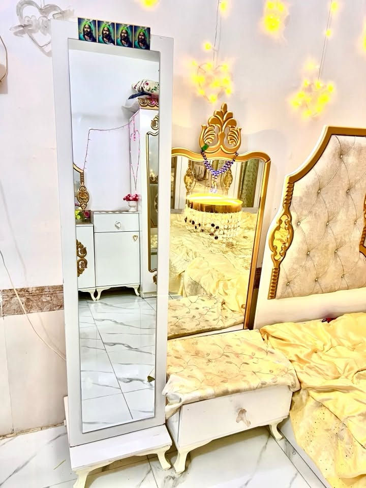 غرفة اخشاب جديدة ومامستعمله مشتريهه بمليون و200رايدهه ب950 قفل المكان الشطرة
الرقم ***********
