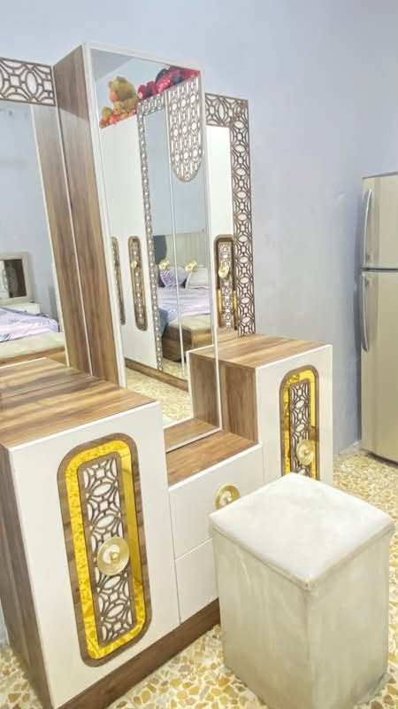غرفه اخشاب تركي نظيفه السعر 600وبيها مجال بسيط للاستفسار ***********
