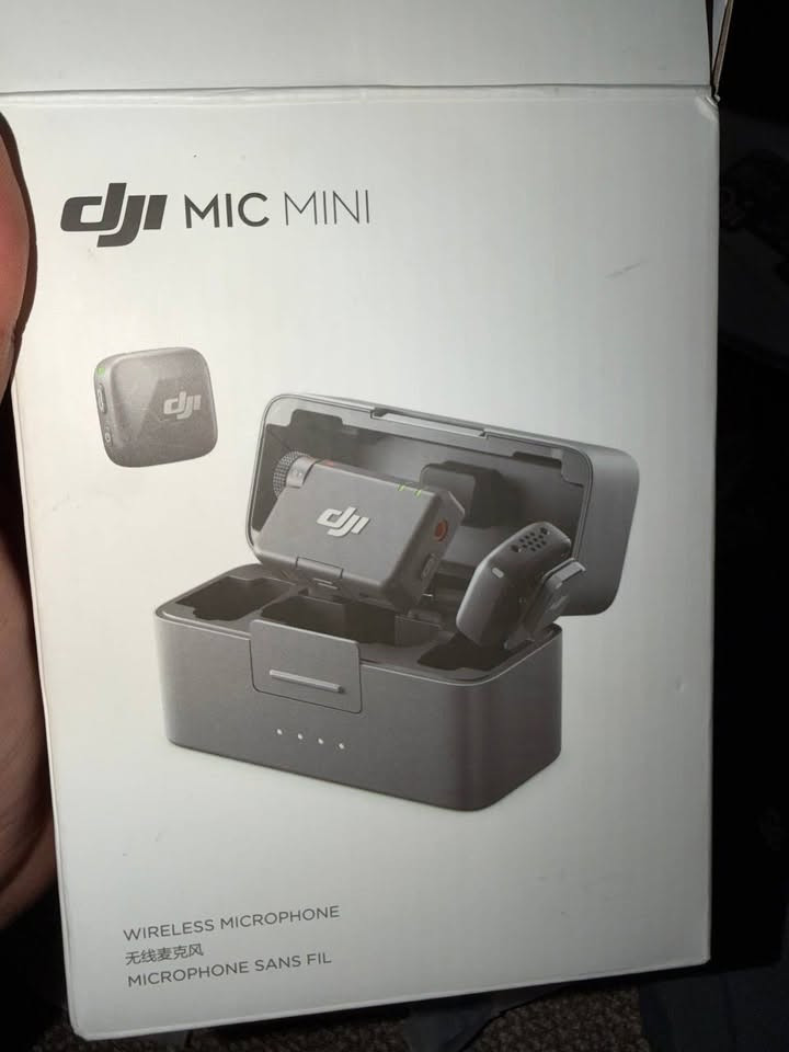 للبيع: مايك DJI Mic Mini الأصلي (جديد غير مستخدم)
الحالة: جديد تماماً، فقط تم فتح الكارتون للتأكد من المحتويات ولم يُستخدم نهائياً (اخو الجديد).
 المحتويات:
 2 مايك (Transmitter) 🎤
 مستقبل (Receiver) 📱
 كارتونة الشحن الذكية (Charging Case) 🔋
 كافة الملحقات الأصلية (وصلات الموبايل، الكيابل، المايكات الفروية للريح، المغناطيس، وجنطة الحفظ).
 السعر: [145 ألف]
 مكان التواجد: [بغداد /الكاظميه]
 التواصل: رسائل الخاص أو الواتساب على الرقم [***********]
