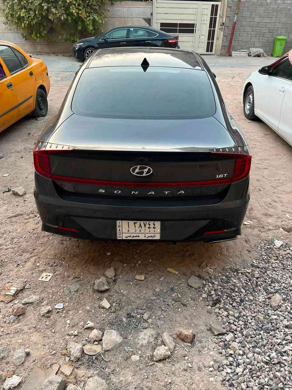 سلام عليكم سياره سوناته موديل 2021 سياره فول مواصفات ماعده تنته وصورت ضربه مالته موجوده ضربته جاملق وداعميه وشويه من البنيد سياره بيه خيط تبخير سياره معوقين بعد سنه وتصير حره تحويل مباشر ثاني يوم محرك 1600 سياره جاهزه من كلشي ماعده تبخير سنويه بعده ما منتهيه 
العنوان البصره ***********
