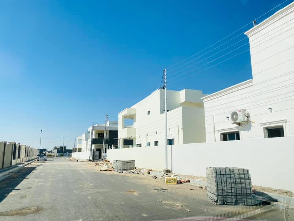السلام عليكم ورحمة الله وبركاته 
🏗️ خدمات الأصباغ والديكور لشركات المقاولات

نقدم حلول متكاملة لشركات المقاولات والمشاريع الإنشائية في مجال:

🎨 أعمال الأصباغ الداخلية والخارجية
🖌️ الديكورات والجدران المميزة
🏠 تشطيبات المشاريع السكنية والتجارية
🏢 تجهيز وتنفيذ أعمال الأصباغ للمجمعات والمباني
💡 تنسيق الألوان والديكورات حسب تصميم المشروع
👷‍♂️ تنفيذ احترافي وبإشراف فني
📦 تجهيز المواد والكميات حسب متطلبات المشروع

خدمة مخصصة للمقاولين والشركات
من مرحلة اختيار المواد والألوان إلى التنفيذ والتسليم.
للتعاون وتجهيز المشاريع: ***********
