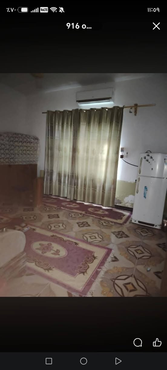 بيت للبيع في حي الحكيم قرب مدرسه الرمليه يبعد عن الشارع ١٢٥م يحتوي على أربع غرف نوم وصاله ومطبخ وصحيات واستقبال مساحه 600مرقم من قبل بلديه سعر 110وبي مجال خدمات عامة ماي كهربائي شارع راح يتبلط ***********

نص مكتوب في الصور:
- 923 o...
- 922 o...
- 916 o...