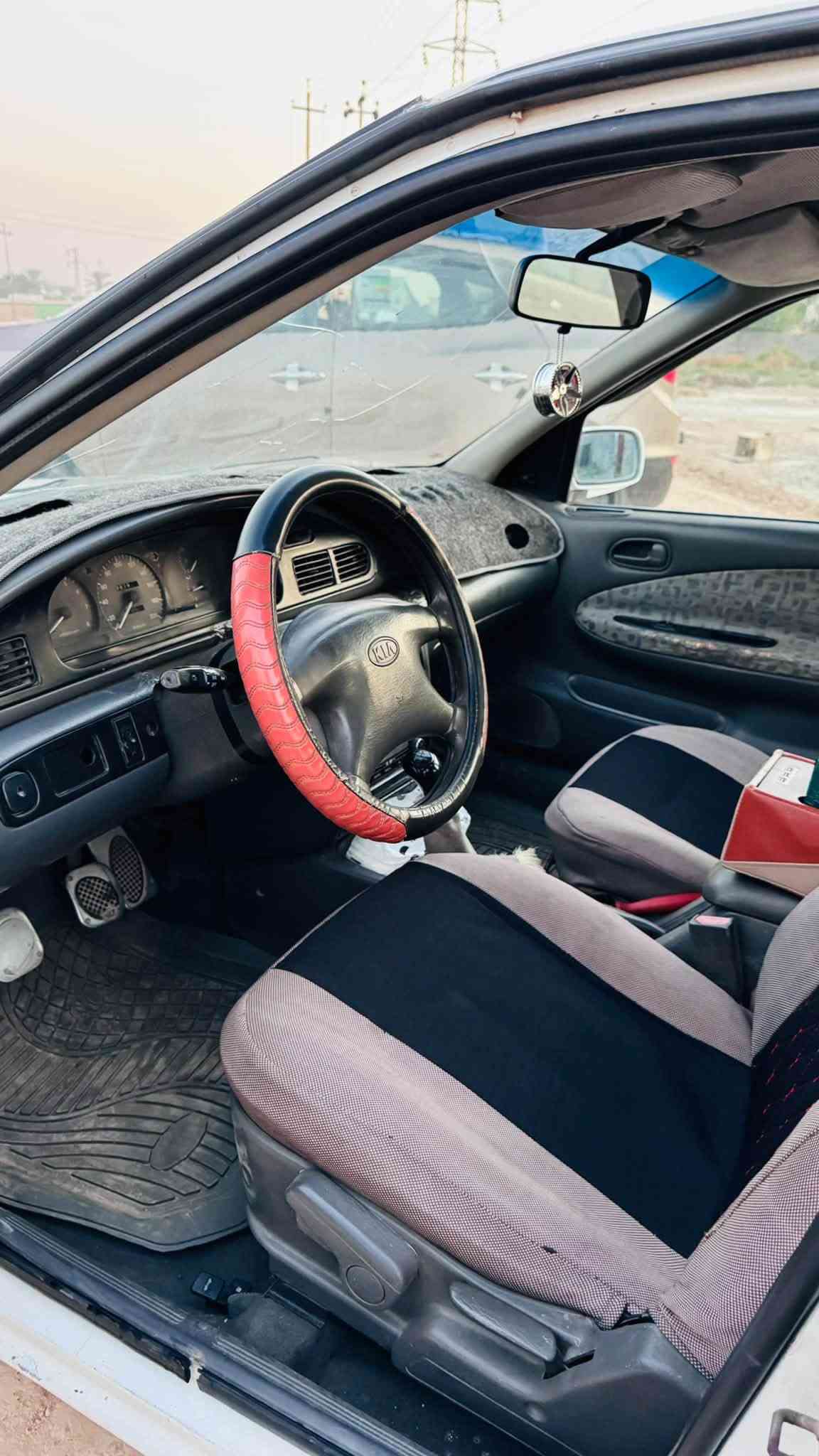السلام عليكم للبيع
كيا سيڤيا موديل 96 رقم بغداد دولي تحويل مباشر سياره كير مكينه حداديه كهربائيات تخم تاير جام وسنتر لوك تفتح وتقفل بالريمونت جاهزة على اخر حباية وبدون اي نقص السيارة وسنوية 2029 السعر 38 قفل بيها مجال فقط حك 
الجية مكان السيارة بغداد سبع ابكار 
للاتصال والاستفسار
***********
***********واتساب
