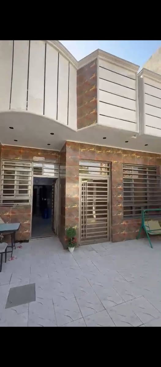 🏡 دار للايجار الشهري مميز في البياع – قطر الندى يصلح مكتب محاماة 
📍 موقع استثنائي: في منطقة قطر الندى – البياع، مقابل محكمة جنح البياع مباشرةً، 
بموقع حيوي ومناسب للاستثمار والأعمال.

📐 المساحة: 160 م²
🏠 بناء حديث – طابق ونصف – مؤثث بالكامل

✨ تفاصيل الدار:
• غرفة ضيوف
• صالة كبيرة ومريحة
• غرفتان نوم
• صالة كبيرة في الطابق العلوي
• مطبخ
• 3 صحيات
• 4 أجهزة سبالت إنفيرتر اقتصادية
• منظومة كاميرات مراقبة
• إنترنت
• تشطيبات وتجهيزات حديثة
مع خط سحب كامل

💼 يمتاز الدار بموقعه التجاري والمهني، ويصلح بشكل ممتاز لـ:
🔹 مكتب محاماة
🔹 شركة استثمارية
🔹 مكتب شركة أو مؤسسة اخرى

⭐ فرصة مميزة لمن يبحث عن عقار بموقع حيوي يجمع بين الأعمال التجارية والاستثمار.
للاستفسار *********** واتساب
