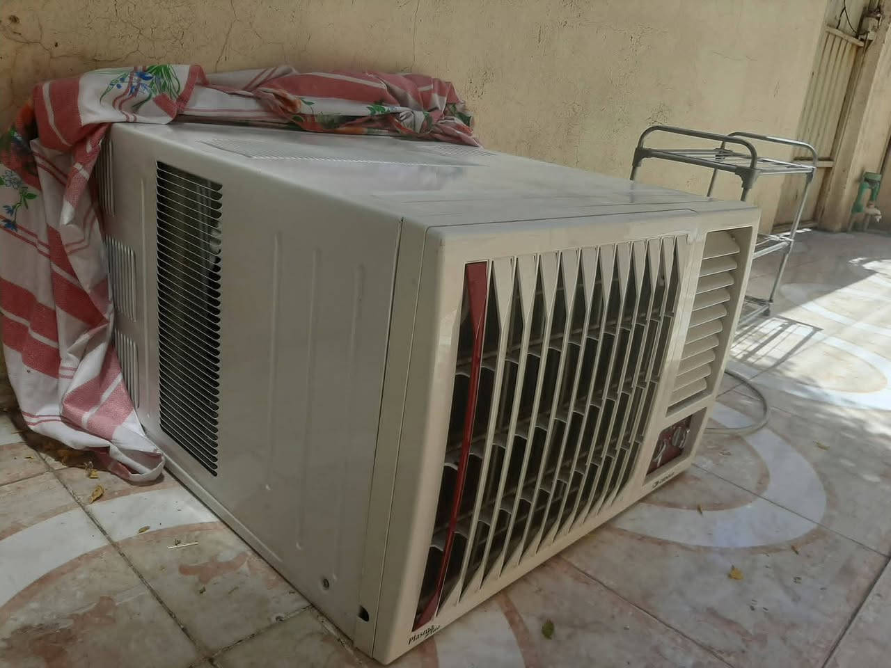 السلام عليكم  للبيع مكيف نوع دونكاجديد مستخدم شهر واحد ومبرده كنود تركي مستخدمه شهر واحد سعر المكيف 250 الف وسعر المبرده  150 الف
  *********** واتساب
