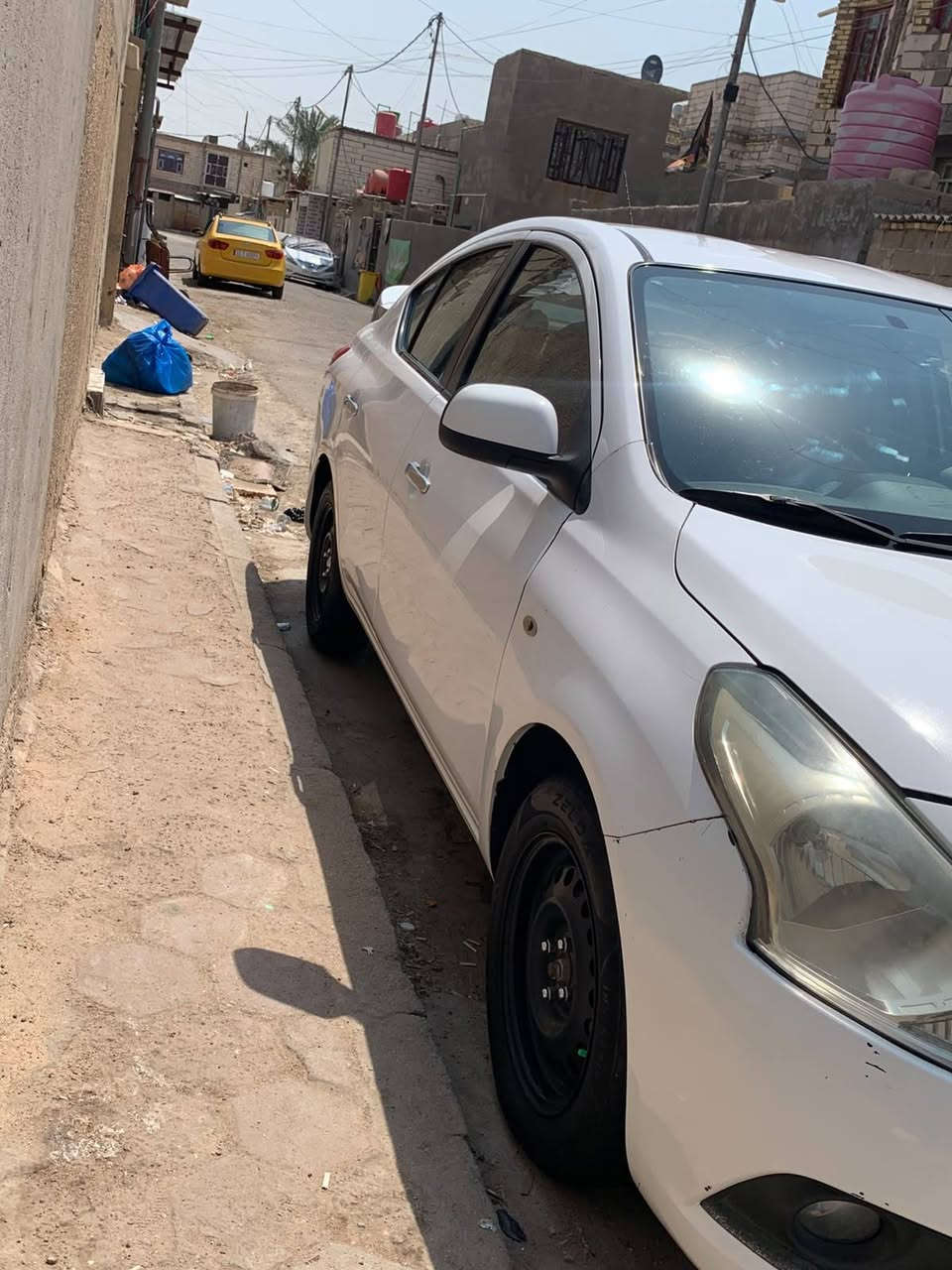 السلام عليكم نيسان سني مديل23 ماشيه 94 بيها جاملغ امامي مبدل والبنيد بي طعجات بسيطه ثنين 
السيارة جاهزه من كلشي السعر 105 العنوان البصره المعقل 
رقمي *********** بي واتساب
