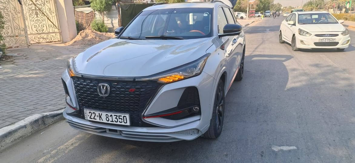 **شانجان CS75 plus   2022
*لون اسمنتي
*لون الداخل جلد احمر 
*حجم الاطارات R19
*حجم المحرك 2.0T
*القوى الحصانيه 230/5500
* كير اوتوماتيك
*اكزوس كروم مزدوج 
*الاضواء LED
*الاضواء اوتوماتيكيه
*الاضواء العالي والواطي اوتوماتيكيه
*كشافات اماميه
*اريل على شكل زعنفه القرش
*شاشه العدادات نوع LCD قياس 12.3انش
*شاشه معلومات وسطيه LCD حجم 10.25 انش
*ضوء داخلي للديكورLED
*ضوء ارضي للترحيب عند فتح الباب
*مكابح ABS
*نظام الكتروني لتوزيع القوى بالتساوي على دواليب 4 عند البريك
*نظام الكتروني لتحكم بالثبات ESP
*نظام للمساعدة اثناء النزول على المنحدر HDC
*ايرباك امامي للسائق والمرافق الامامي
*ايرباك جانبي للسائق والمرافق الامامي
*ايرباك جانبي عالي امامي وخلفي
*نظام ذكي لتتبع ضغط الهواء في الاطار
*نظام تسجيل اثناء القيادة
*حساس امامي عدد 6
*حساس خلفي عدد 6
*كروز كونترول ذكي ومتأقلم
*نظام تنبيه السائق اثناء القياده
*تحذير قبل التصادم الامامي FCW
*الكبح التلقائي في حالات الطوارئ عند وجود سياره
*الكبح الامامي في حالات الطوارئ عند وجود مشاه
*صوره بانوراميه 360 درجه الترا HD
*كاميرا خلفيه 
*بصمه
*نظام الصفط بالريمونت 
*فتحه سقف بانوراميه
*فتحه سقف كهربائيه
*مرايا جانبيه مدفئه
*مرايا جانبيه كهربائيه
*فلتر كربوني لتنقيه الهواء
*كرسي السائق يعدل كهربائي بثماني حركات
*ذاكره لموضع كرسي السائق
*كرسي المرافق يعدل كهربائي بأربع حركات
*تدفئه في الكراسي الاماميه 
*تهوئه في الكراسي الاماميه
*باب الصندوق الخلفي كهرباء

*نظام تكييف اوتوماتيكي منفصل التحكم للسائق والمرافق
*بلوتوث
*سماعات عدد 8
*نظام تحسين صوت الموسيقى ثلاثي الابعاد
*عدد مخارج USB  في الامام 2
*عدد مخارج USB  في الخلف 2

مكاني بغداد الاعلام شارع الضغط 
*********** 
السيارة حادثه الجنطة  
السيارة فول مواصفات
ماشية 75 الف قابل للزيادة
