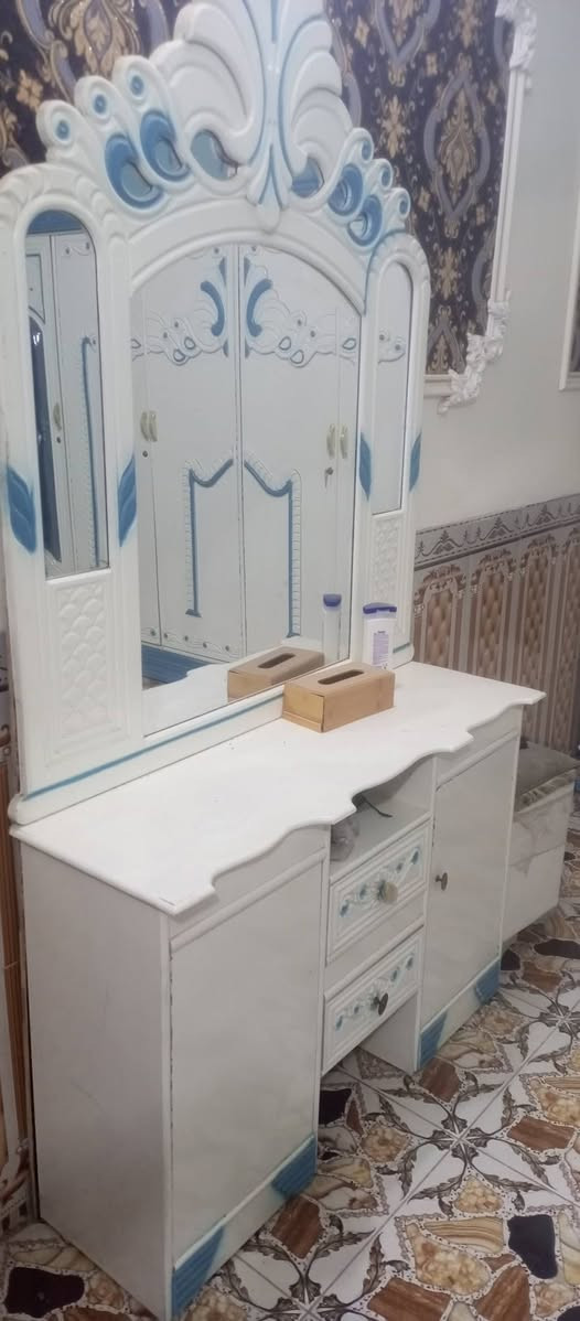 غرفه جديده ماصارلها كم شهر من جبتها بعدوياها ميز بلازمه وجزامه على نظافتها تسكام بغداد ماخذها بلميون وميتين الله شاهد عليه اريدها ب٨٥٠ وبيها مجال حك الجيه مكاني كوت حي الجهاد***********
