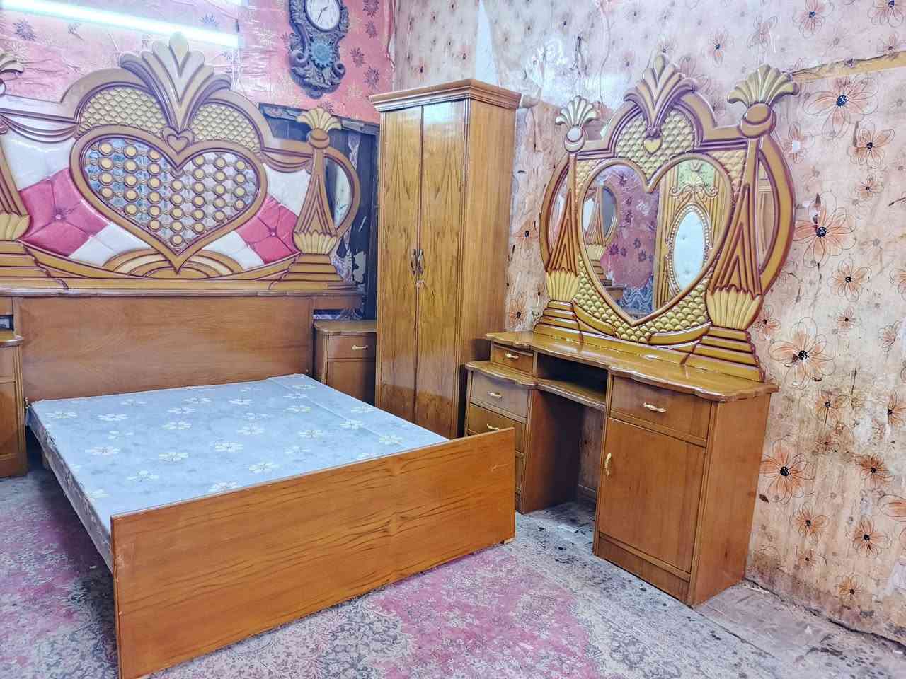 غرفه اخشاب ست ابواب ملحق للبيع ***********السعر 550صاج  الضهر جرجوبه الزاويه كنتوريه موديل حديث العنوان بغداد وكو توصيل متواجد وتساب
