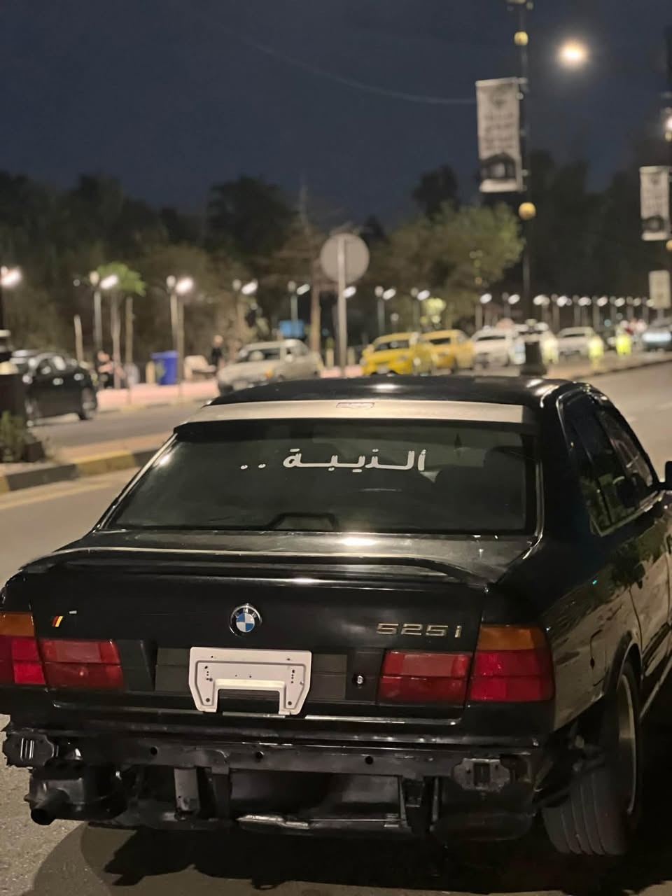 موديل 1994
داخل صاج اسود 
تايرات جدد
صدر جديد 
سستم صوت كامل 
تدفئه شغاله 
تبريد بي شويه نقص
وارد ياباني 
لايتات منضومه زنون 
كهربائيات كلها شغاله بشرط 
كير مكينه بشرط سنويه لل 2029
كوبون بانزين بيها رقمها كركوك
***********
السعره ٥٥ بي مجال بسيط
