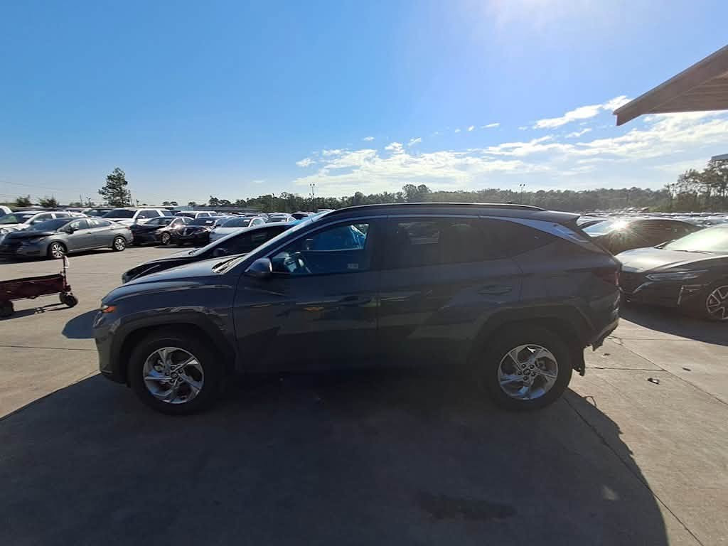 2024 HYUNDAI TUCSON
حادث موضح بالصور جداً بسيط 
تفاصيل السياره وممشاها موضح بالصور 

واصل بغداد مصلح كامل مكمرك 16,500
دولار

وبيها مجال للشراي 

اي استفسار ***********
