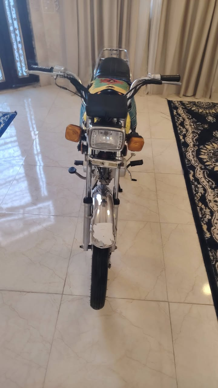 سلام عليكم دراجة للبيع موديل ٢٤ نضافه فول لايت عالي وناصي بك لايت وشاير كلها شغاله درجة نضافه فول لايت كلشي شغال اي نقص ما بيها مكفوله كفاله عامه برغي ما مفتوح السعر ٥٠٠ وبيها مجال خابر وتدلل مكان كربلاء الحر ***********, 💐
