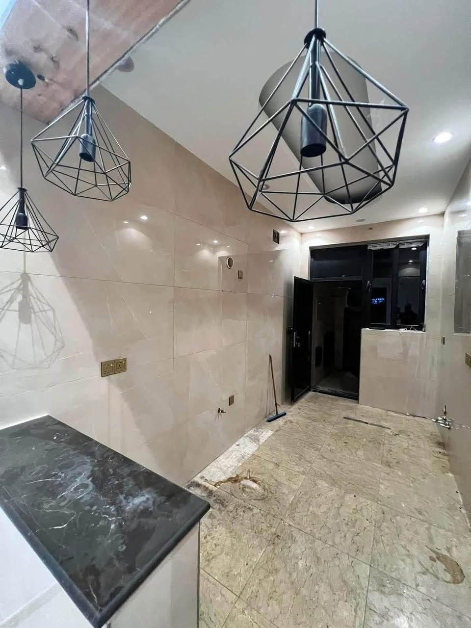 🏡 للإيجار في السيدية – مربع تبوك 📍
✨ بيت مودرن جديد (زيرو) بمساحة 130 م²
🏠 يتكون من 3 طوابق ويحتوي على:

🔹 مدخلين
🔹 4 غرف نوم
🔹 صالة
🔹 مطبخ
🔹 3 خدمات
🔹 تصميم مودرن وتشطيب جديد 🌟

💰 الإيجار: مليون ونصف دينار عراقي

📞 للاستفسار والتواصل:
***********
***********

🏢 مكتب الرواد للتطوير العقاري

📍 السيدية – مربع تبوك
