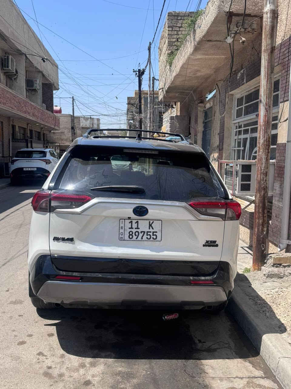 ​🚨 للبيع: تويوتا راف فور (Toyota RAV4) - فئة XSE HYBRID 🚨
✨ السيارة بحالة ممتازة جداً - الفئة الرياضية والأعلى رغبة (اقتصاد وقوة مذهلة) ✨
​⚙️ المحرك والأداء:
​المنظومة: محرك 2.5 لتر 4 سلندر + منظومة هايبرد Hybrid (اقتصادية جداً في استهلاك الوقود).
​القوة: 219 حصان مع تسارع وقوة ممتازة.
​نظام القيادة: دفع رباعي ذكي مستمر (AWD-i) مع وضعيات قيادة متعددة (Eco / Sport / Trail / Normal).
​ناقل الحركة: أوتوماتيكي سلس متطور (e-CVT).
​🚘 المواصفات الخارجية (XSE Sport Package):
​التصميم: لون أبيض لؤلؤي مميز مع سقف وجناح باللون الأسود اللامع (Two-Tone).
​اللمسات الرياضية: شبك، صدامات، حواف العجلات، ومرايا جانبية باللون الأسود اللامع (Piano Black).
​السقف: فتحة سقف كهربائية + سكك (عارضات) تحميل على السقف.
​الويل كب : ألمنيوم مقاس 18 بوصة باللون الأسود الرياضي.
​الصندوق الخلفي: فتح وإغلاق كهربائي .
​الإضاءة: مصابيح أمامية وخلفية LED متطورة.
​🛋️ المقصورة الداخلية والرفاهية:
​المقاعد: جلد فاخر بتطريزات رياضية زرقاء مع خاصية التدفئة للمقاعد الأمامية + تحكم كهربائي بمقعد السائق.
​الشاشات:
​شاشة عرض وسطية تعمل باللمس تدعم Apple CarPlay و Android Auto.
​شاشة عدادات رقمية (دجتال) أمام السائق.
​التكييف: أوتوماتيكي ممتاز مزدوج المناطق (Dual Zone) مع فتحات تكييف خلفية.
​🛡️ أنظمة الأمان والسلامة (Toyota Safety Sense):
​المرايا الجانبية: تحتوي على رادارات / نظام التنبيه للنقاط العمياء (Blind Spot Monitor).
​الرادار الأمامي: مثبت سرعة تفاعلي/تكيفي + نظام الحفاظ على المسار والتنبيه عند الخروج عنه.
​الكاميرات: كاميرا خلفية ملونة مع حساسات مساعدة.
​📌 اللوحة / :  (بغداد / حرة تحويل ثاني يوم ).
📌 حالة السيارة: (  سيارة بجم كبس حادثها صندوق خلفي وكلشي واضح بالصور والمنشور مكفولة من الصبغ والضرر عدا حادث أمريكا).
📍 الموقع: (بغداد / شارع فلسطين او بلديات).
📏 المسافة المقطوعة (الممشى): (٢٥.٠٠٠ الف كيلومتر قابل للزيادة ).
💰 السعر المطلوب: (٢٥ الف دولا ٢٥٠ ورقة بيها مجال جدا قليل ).
​📞 للتواصل والاستفسار:
​رقم الهاتف: [ *********** ]
​واتساب: [ *********** ]
⭕️ ملاحظة :- التواصل مع صاحب الرقم  حصرا مكلف بالنشر
