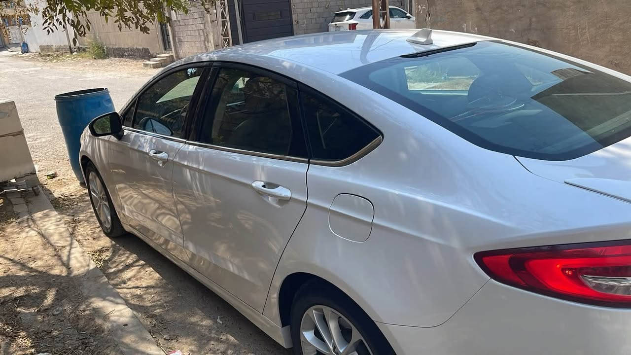 فيوجن موديل ٢٠٢٠ هايبرد 
مواصفات SE 
رادار كامره تبريد قطعتين 
بصمة 
فول عدا الفتحة 
ما بيها نقص كلشي نظيف بيها 
حادثة جاملغ وشويه صبغ جوه قبغ البنزين 
***********
السعر ١٢٠ وبيها مجال
