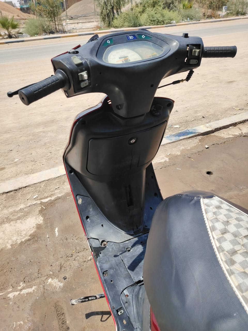 فراشه للبيع شغاله نقصه بس باتري مكينه ناعمه دبلات جدد سعر 275 وبيه مجال قليل مكاني نجف شارع المدينة الرقم ***********
