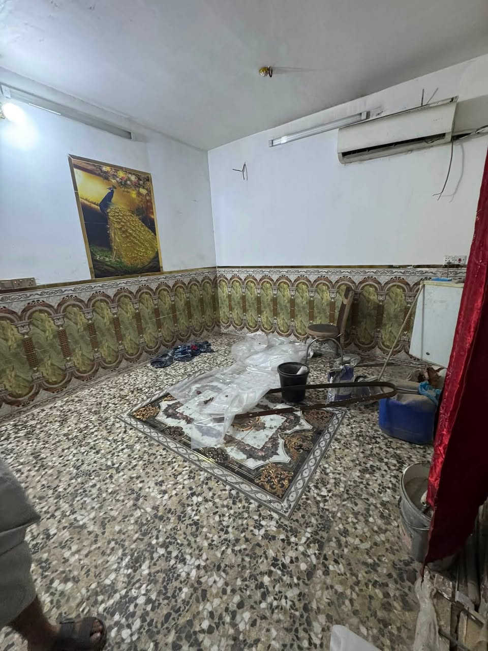 السلام عليكم
بيت للبيع مساحته 50 متر طابو زراعي سند 25 الك حق التصرف /عنوانه الشعب حي البساتين مقابل محطة وقود سما بغداد 
تفاصيل البيت : تواليت خارجي + اسقبال + حمام وتواليت مشترك + مطبخ حولي كبير + منور + غرفتين نوم بالطابق الثاني غرفة مخصصة للاطفال واخرى كبيرة / السعر 90 وبي مجال 
للتواصل ***********
