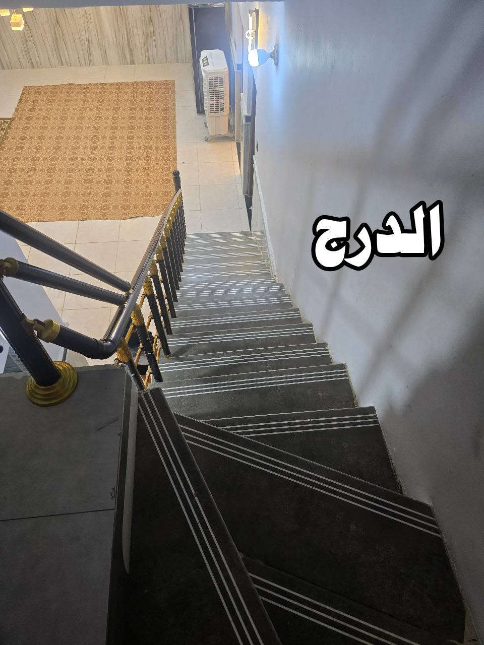 بيت مفول للبيع طابو صرف حي العسكري
المساحة 252 متر طابقين الطابق الثاني نفس الاول تماماً والثالث بيه مخزن
علماً ان ( الماء والكهرباء والمجاري ) مجهزه بأرقى الماركات العالمية وبأحدث انظمة
للأستفسار *********** عمارة, ميسان

نص مكتوب في الصور:
- صالة كبيرة 11 في 5
- استقبال 6 متر
- مدخل الاستقبال
- الدرج
- جوه الدرج
- واجهية البيت 12 متر