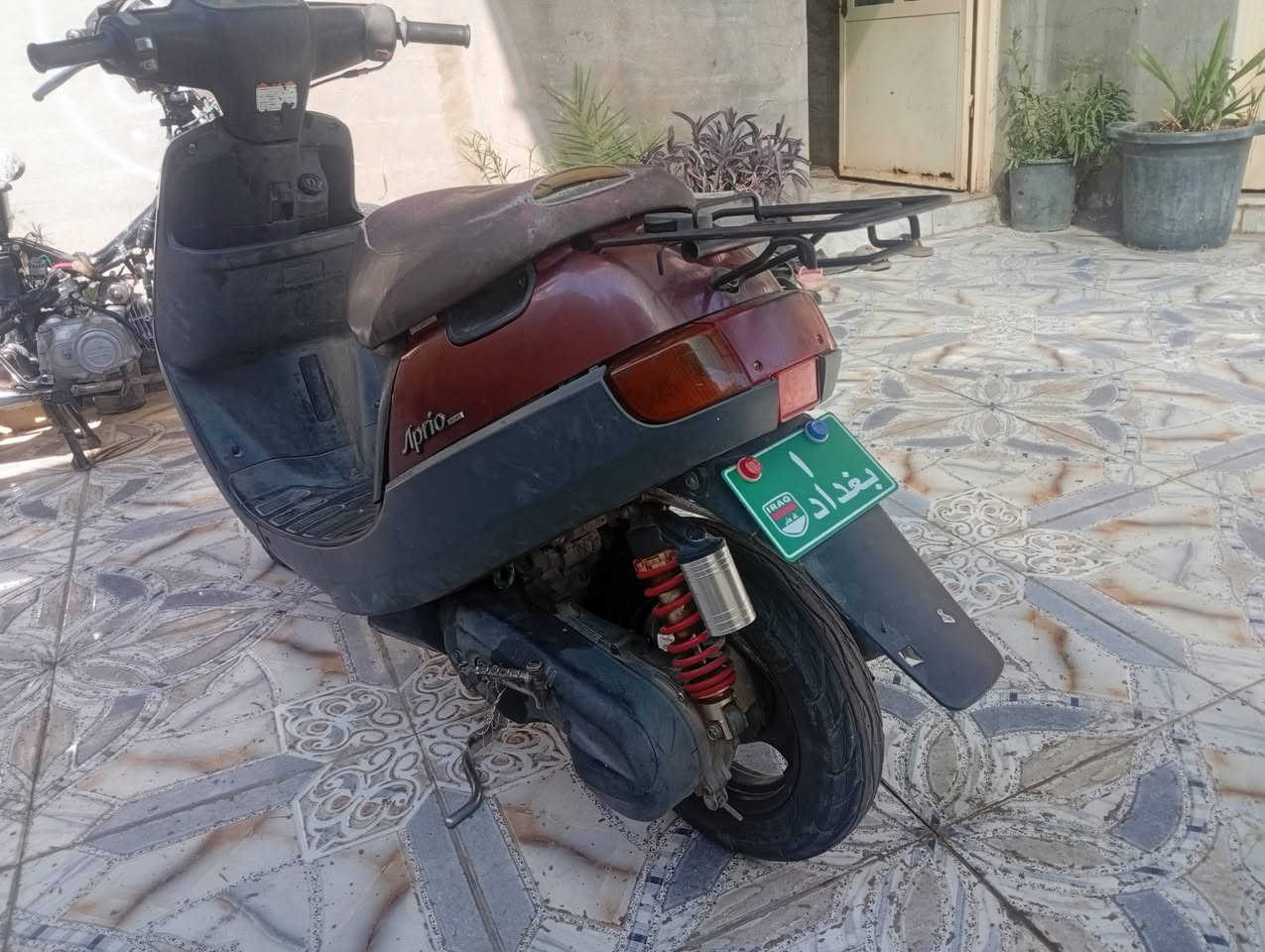 السلام عليكم لبيع بطه 
شغاله دراجه جديده 
ب٣٥٠ 
***********
مكان بلد
