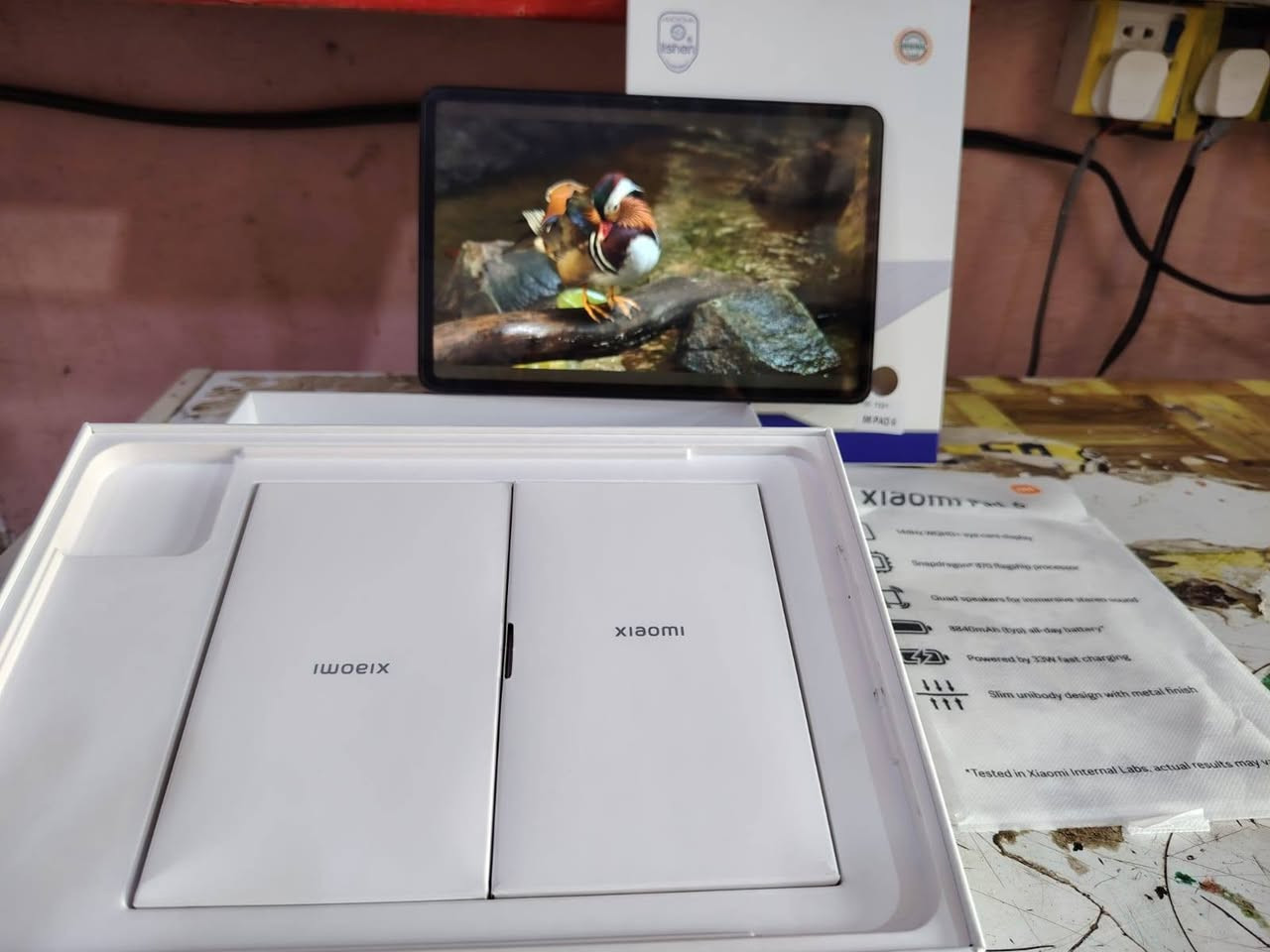 السلام عليكم.. جهاز شاومي باد 6 (Xiaomi Pad 6) مستعمل بحالة الوكالة للبيع 🖥️✨
الجهاز نظيف جداً جداً (أخو الجديد) وما بيه أي شخط أو عيب، 
واستخدامه راقي وخفيف. ممتاز جداً للألعاب الثقيلة (مثل ببجي بفريمات عالية وسلسة)، 
وللدراسة والمشاهدة.💡
 أبرز مواصفات الجهاز الفنية:الذاكرة الداخلية: 256 جيجابايت (UFS 3.1 سريعة جداً).الذاكرة العشوائية (الرام): 8 جيجابايت +4جيجابايت
المعالج: Snapdragon 870 القوي من كوالكوم (أداء طيارة بالألعاب والتصفح بدون حماوة)
.الشاشة: بحجم 11 إنش بدقة عالية 2.8K وبمعدل تحديث 144Hz (سلاسة فائقة باللمس)
.البطارية: ضخمة بحجم 8840 مللي أمبير تدعم الشحن السريع بقدرة 33 واط (تطول وياك يوم كامل استخدام مكثف).
الصوت: 4 سماعات ستيريو مجسمة بدعم Dolby Atmos.📦
 الملحقات المتوفرة مع الجهاز:
الكارتونة الأصلية كاملة.الشاحن الأصلي السريع مع الواير ماله.
هدية: الكفر الأصلي ماله لحماية الجهاز بالكامل.
📍 المكان: الناصرية - قضاء الفهود.💵
  

السعر راسلني عل الرقم فقط واتساب *********** اوتدلل يابه 👍🏻🩵

