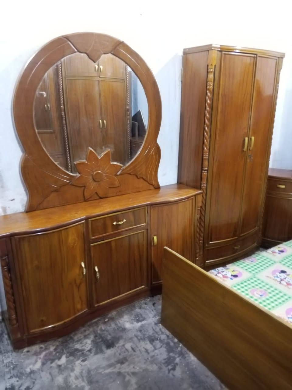 800غرفه ست ابواب مال عرسان موغرفه ضيم ضهر جرجوبه زاويه كنتوريه صاج داخل وخارج بغداد الحسينيه مال  الراشديه وعندي توصيل ***********
