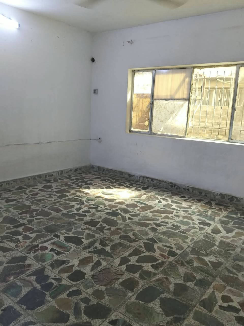 شارع قطر الندي • ١٠٠م • غرفتين وصالة