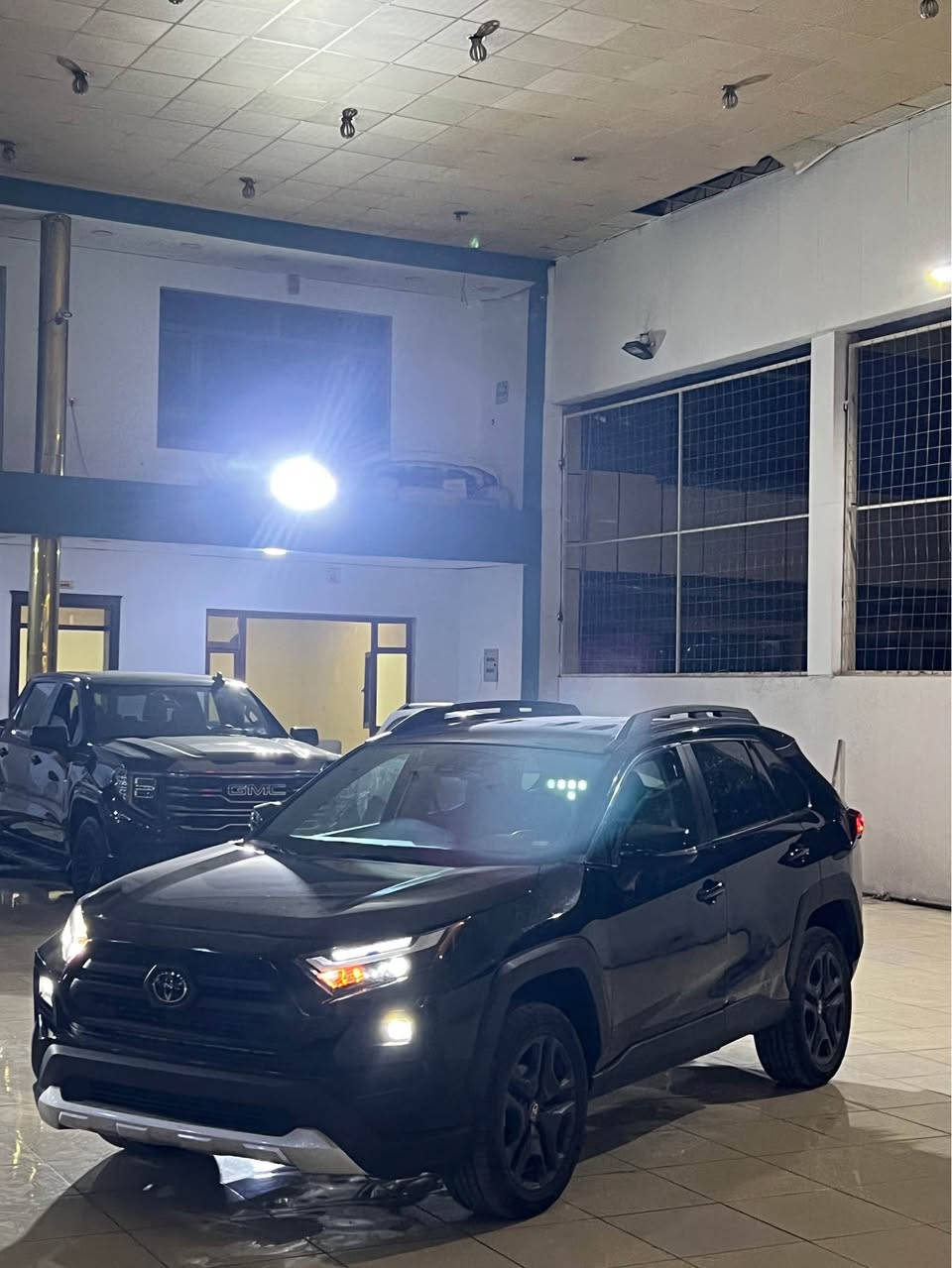 2024 TOYOTA RAV 4 SPORT UTILITY VEHICLE
تيوتا رافور 2024 SPORT جبلي 
سعر 🔥💸💣 215$ ورقه 
مواصفات 
بصمه بابين بصمه فورويل AWD ويل كب كروم لايت LED زينون بريك بصمه نضام قياده و بعد مواصفات هوايه
ضرر خفيف صوره حادث موجود رصعه صغير بل باب صلحه صبغ بدون قطره دواخل بدون ارباك  سياره شرط ترقيم شمالي و يوجد معقب 
مكان سياره اربيل مديه معارض شارع ١٠٠ م 
رقم موبايل ☎️ *********** 
واتساب  ⬅️ ***********  شاخه وان كارس اكر, نينوى
