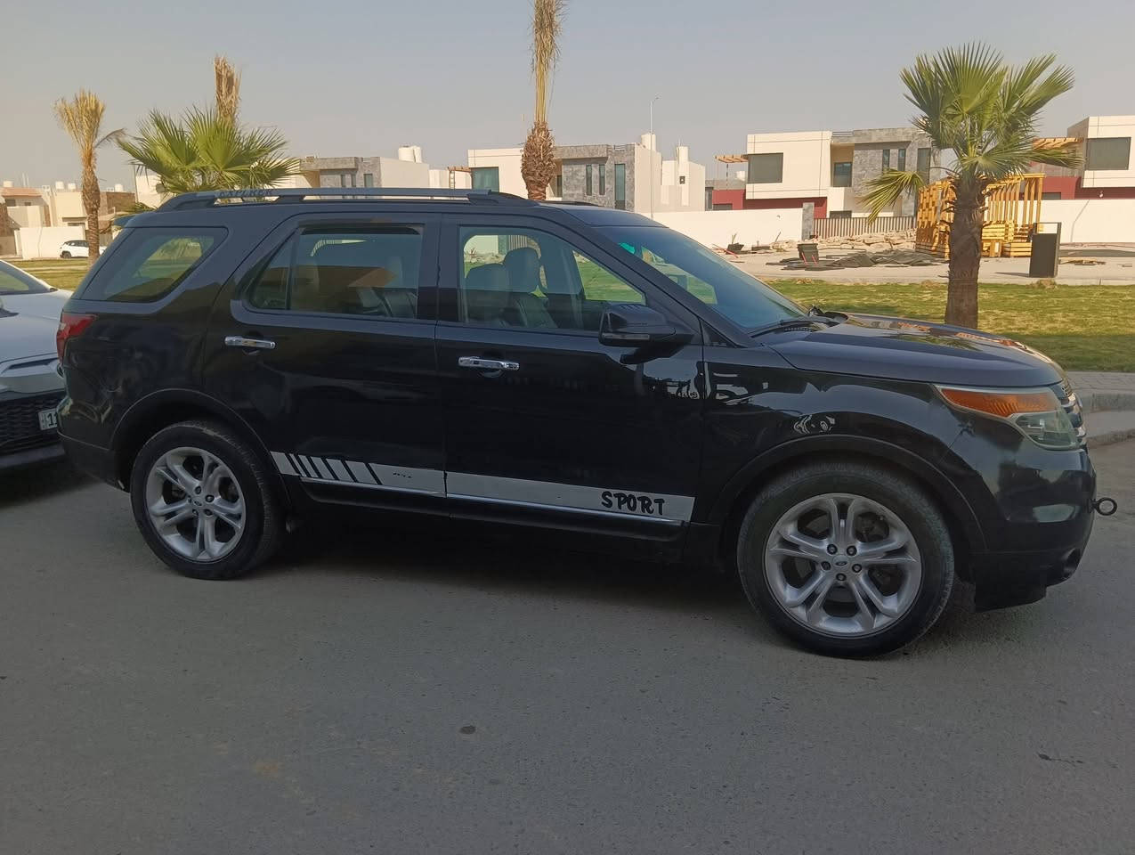 السلام عليكم فورد اكسبلورر 2013 خليجي بدون حادث فئة limited  دفع رباعي محرك 3500 بصمة بانوراما تشغيل عن بعد كشنات أمامية تدفئة و تبريد وتحكم كهرباء إشارة بالمري ونقطة عمياء ومري قلابة و رادار خلفي دمام بلادي ويل كب قياس 20 و صندوق كهرباء وبعد مواصفات وعليها إدامة بلكات جديدة وتنظيف نوزلات و عبوة فيول بمب جديدة العنوان بغداد السعر 126$ للاستفسار ***********
