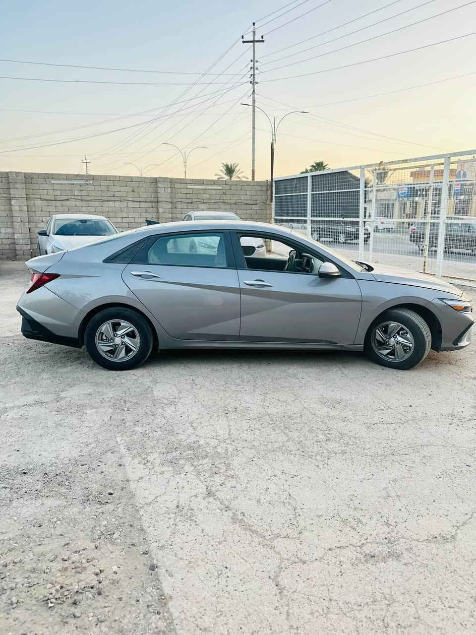 🔥 وصل حديثاً لمعارضنا (شركة الهيبة لتجارة السيارات) 🔥
🚗 هيونداي النترا
📌 الموديل: 2024 (الوجهية والنزلة الجديدة)
🎨 اللون: رصاصي (سيلفر ملكي)
⚡ الفئة: SE (قياسية، نظيفة وكلش حديثة)
📝 المواصفات 
 شاشة عدادات ديجيتال وشاشة وسطية.
 ماشية مسافة قليلة (حوالي 8,859 ميل).  
 الداخلية لونها رمادي هادئ ونظيف، گير ومحرك جديد (شرط السحب والـ PDI).
 والستيرن وكلشي شغال وبديكورات الوكالة.
بصمة شباب ورياضية، وتدلل على العيون، موتر جاهز للترقيم والنقرة الطيبة.
📍 الموقع: الشرقاط الجميله 
📞 للإستفسار والسعر، يرجى مراسلة الصفحة أو الاتصال على الأرقام المثبتة. ***********
(أهلاً ومرحباً بالجميع، شراي حقيقي ما نختلف وياّه) 🤝
