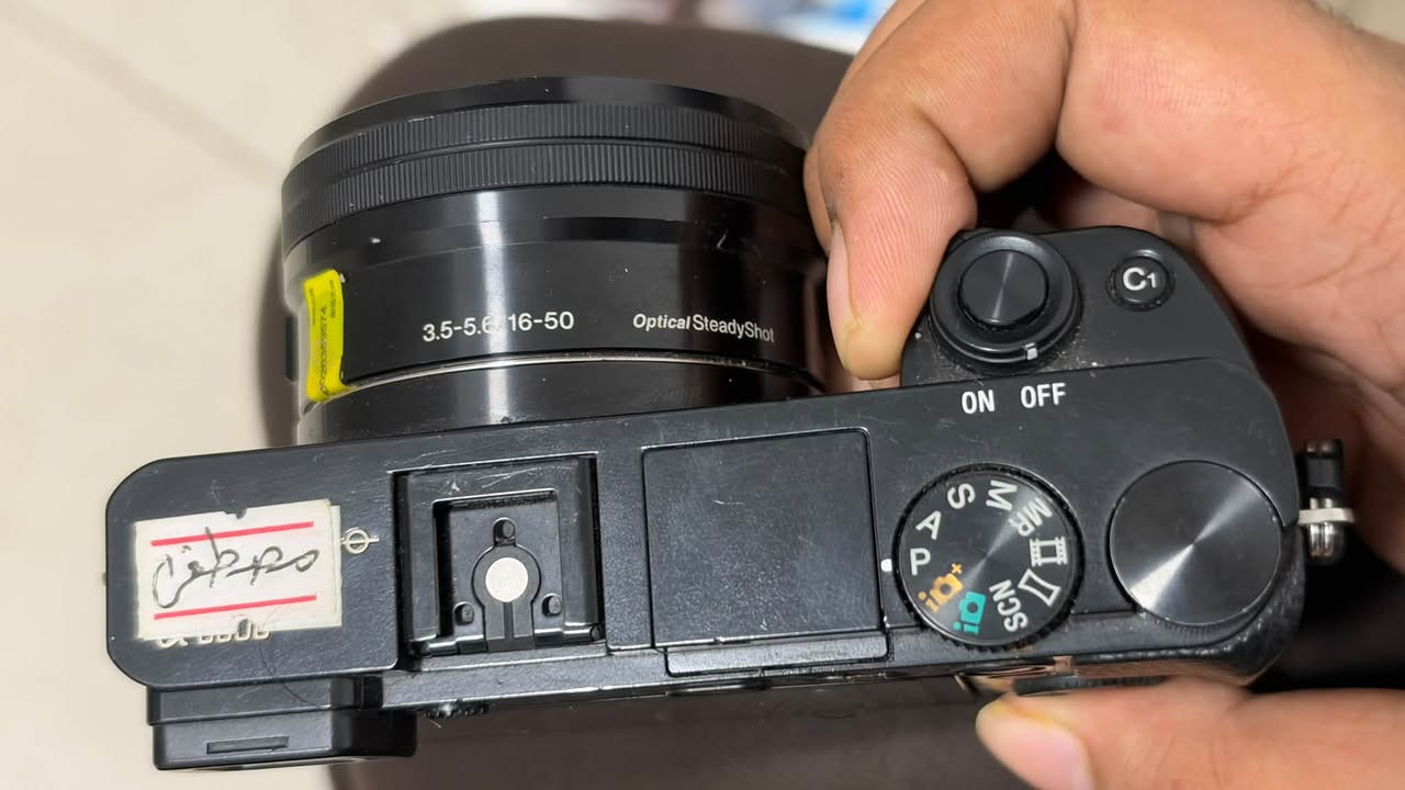 سوني a6000 • عدسة 16-50 3.5-5.6 • بدي نظيف شتر قليل