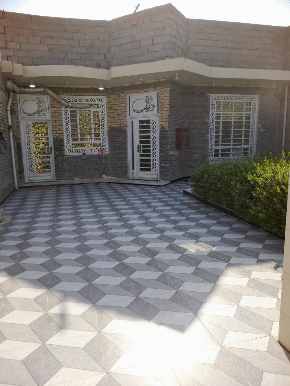 قرب السيطرت • ٢٥٠م • بيت ارضي