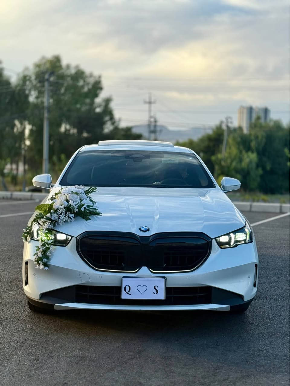 BMW 530i 2026 Experience Full Clean title Titanium Edition Face Lift 💵(495$)🔒

بي ام دبليو  BMW 530i Xdriveإكسبرنس تايتانيوم اديشن كلين تايتل مرقم جاهز💯 و كتاب تضليل باقي سنه🛑
سعر/ 495$ ورقه مجال جدا بسيط ماكو بهيج سعر جاهز و مرقم.

موديل /2026 الشكل الجديد كليا

العداد / ماشية 34 الف فقط

اللون /ابيض ميتاليك ، تيتانيوم اديشن، ديزاينو ، 

 السيارةفول الفول، مواصفات كاملة للاخير, اربع ابواب بصمة و صندوق كهربائي و فتح واغلاق ذاتي للسيارة و الصندوق عند الاقتراب ، فتحة سقف ، لايتات و دايناميك، شاشة و ٥ كاميراو حساسات امامية خلفية ٣٦٠ درجة ، رادار امامي وخلفي و جانبي و مانع اصطدام توقف ذاتي ، رادار کبیر اداپتیف نظام القيادة الذاتية ACC، نظام منع الخروج عن المسار LKA

نظام النقطة العمياء BSA , عداد سرعة الكتروني ، شاحن موبايل لاسلكي ، بريك بصمة و اوتو هولد ، سماعات هارمان كاردون ، كشنات امامية كهرباء و ميموري جهتين ، سكان كهربائي وهزاز عند الخطوط، تحكم صوت السيارة بالاشارة ، 

دواخل ليد تتغير عدة الوان حسب الرغبة ٧ مود 

السيارة جديدة بمعنى الكلمة زيرو ، بدون اي نقص ، سيرڤس كامل بدون اي خلل 

وارد امريكي كلين تايتل بشرط الفحص والباقي مكفولة من الصبغ والبارد و الرصعات و كلشي جدا جديدة السيارة

موبايل / *********** whats app أربيل, العراق
